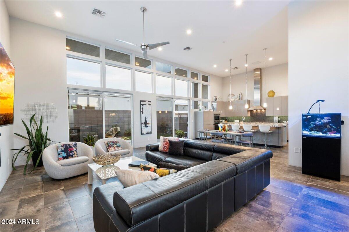 1822 E PALMAIRE Avenue