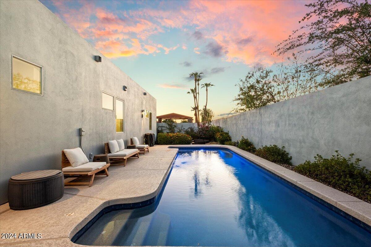 1822 E PALMAIRE Avenue