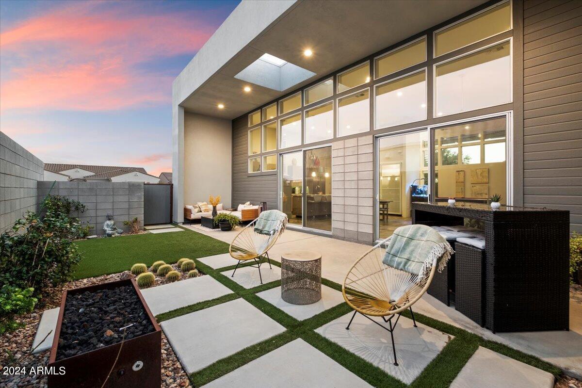 1822 E PALMAIRE Avenue