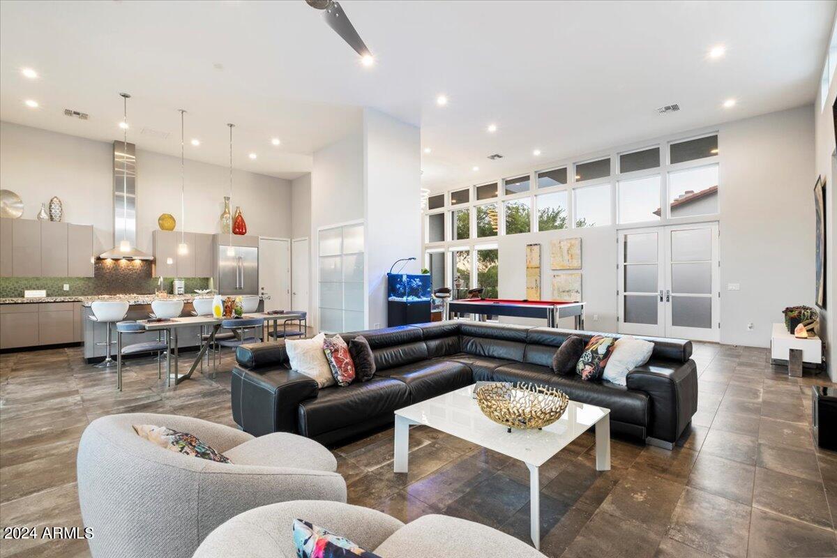 1822 E PALMAIRE Avenue