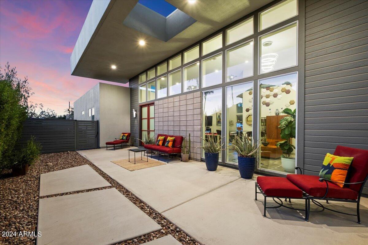 1822 E PALMAIRE Avenue