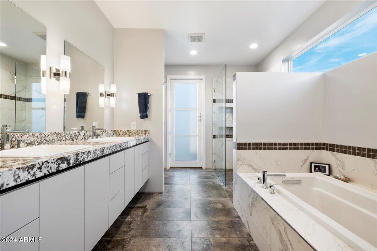 1822 E PALMAIRE Avenue