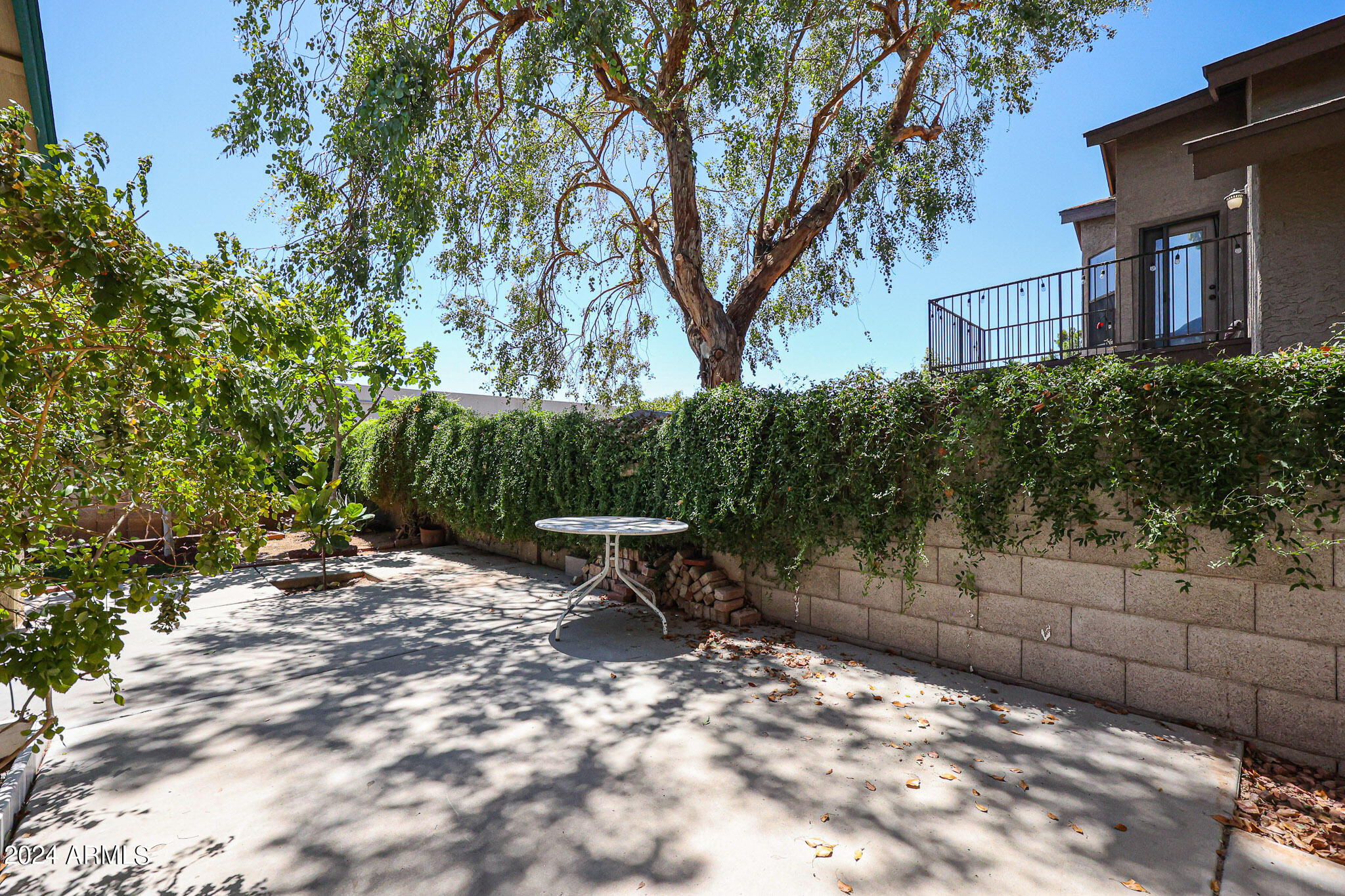 765 E ROSEMONTE Drive