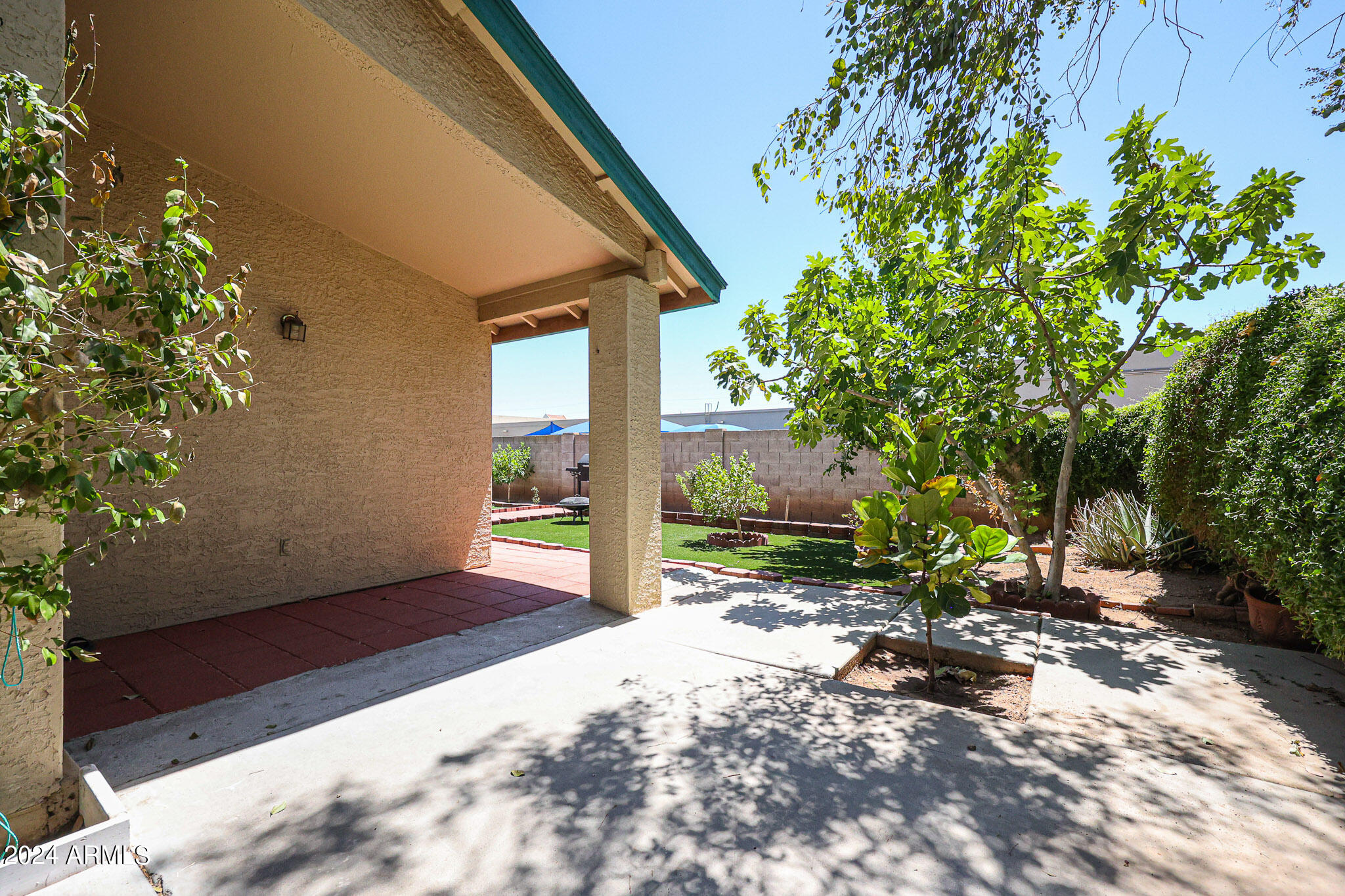 765 E ROSEMONTE Drive