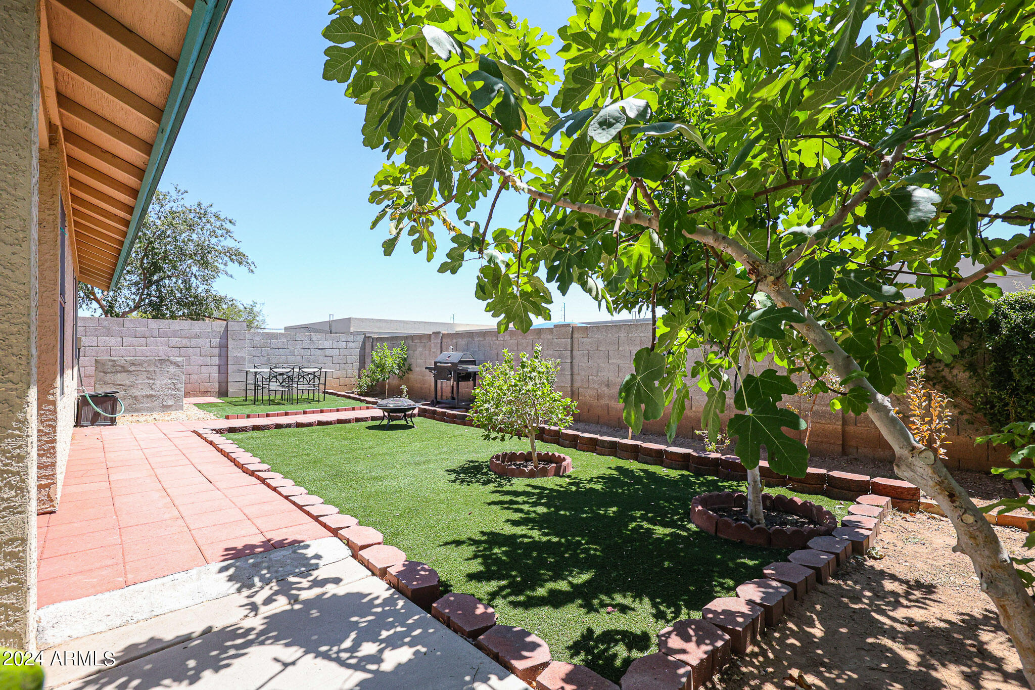 765 E ROSEMONTE Drive