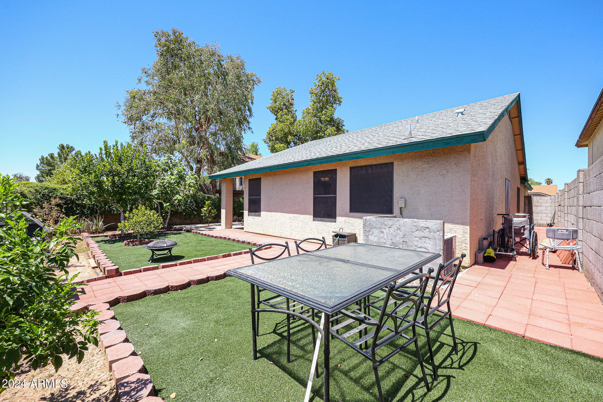 765 E ROSEMONTE Drive