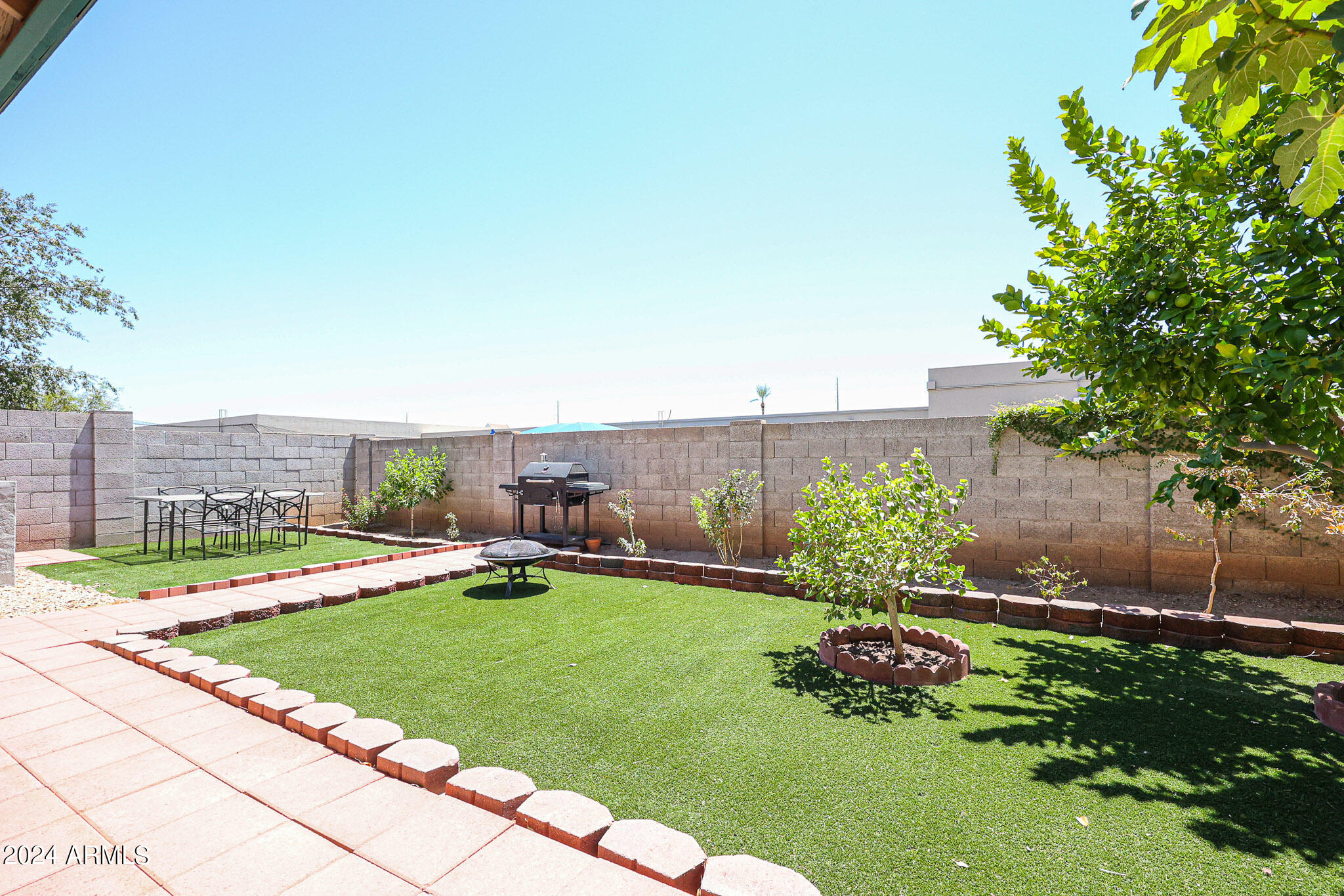 765 E ROSEMONTE Drive
