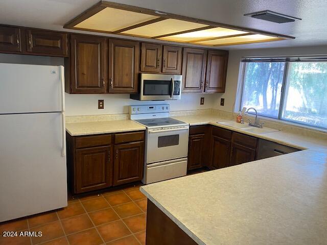 2214 S LAS FLORES --