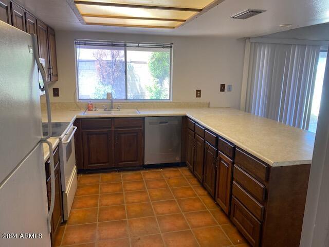 2214 S LAS FLORES --