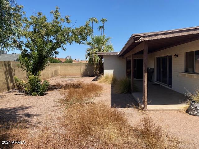 2214 S LAS FLORES --