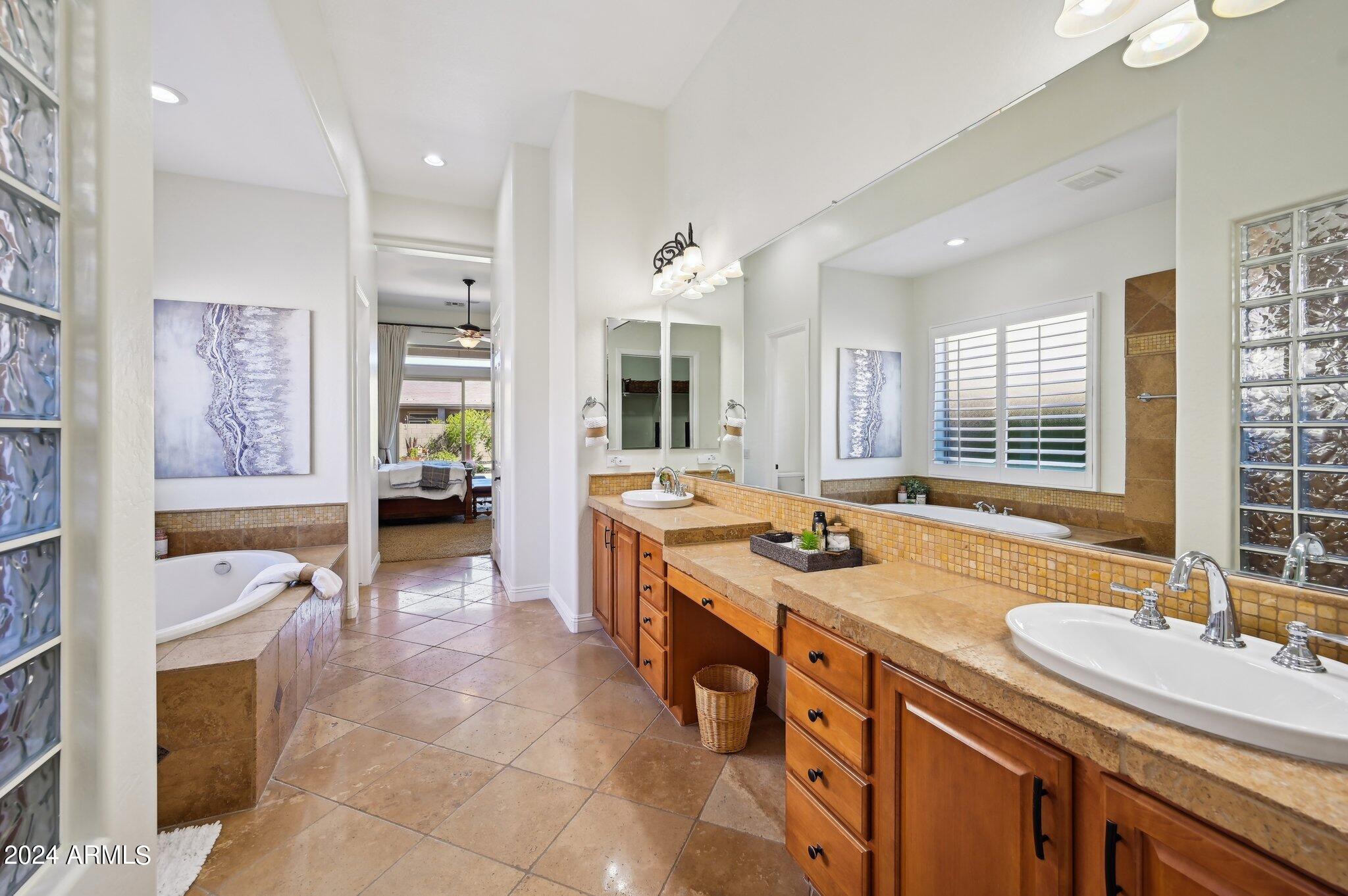 4935 W LARIAT Lane