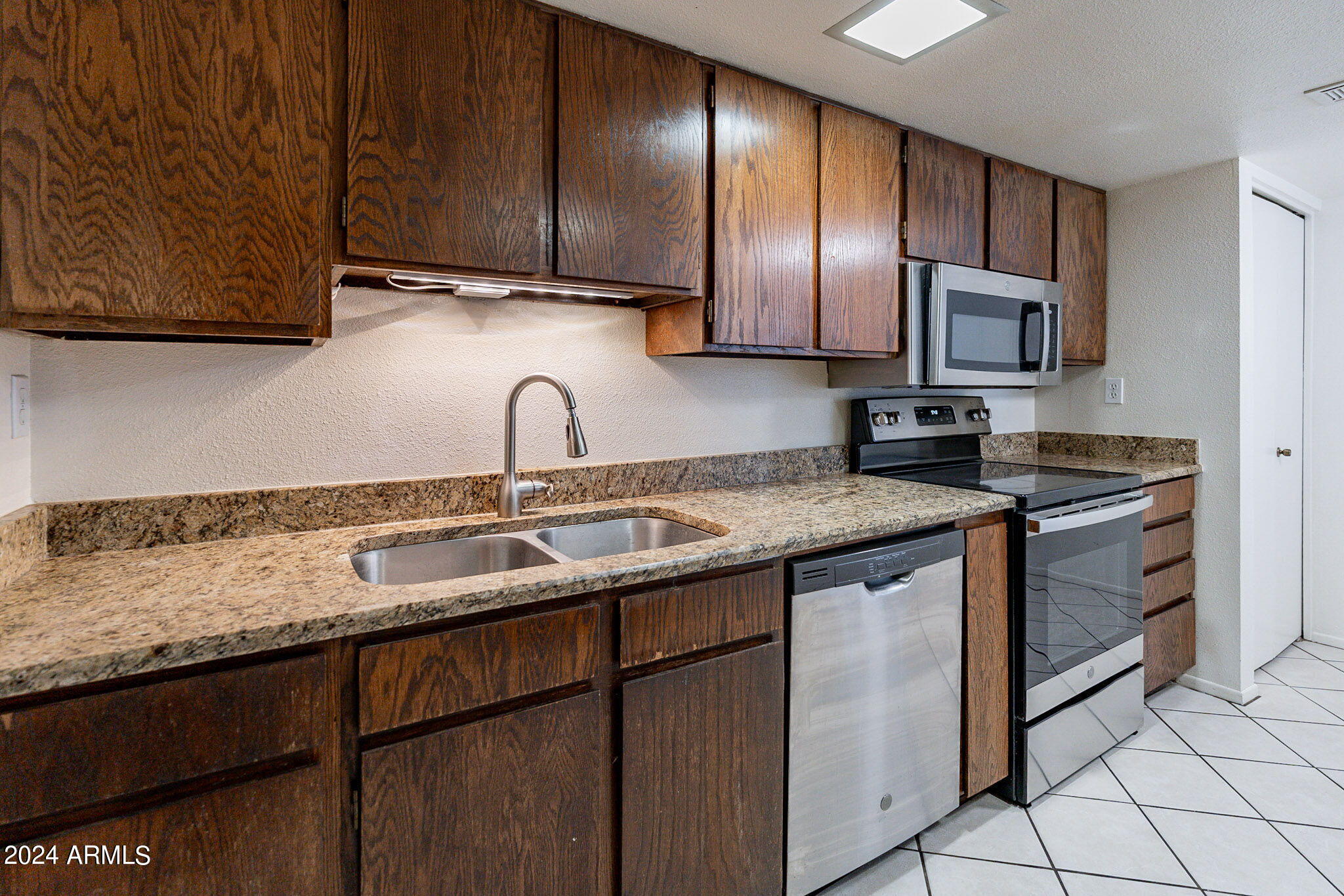 1730 W EMELITA Avenue, 2014