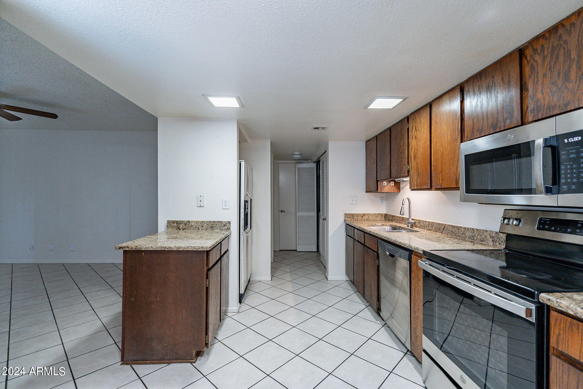 1730 W EMELITA Avenue, 2014