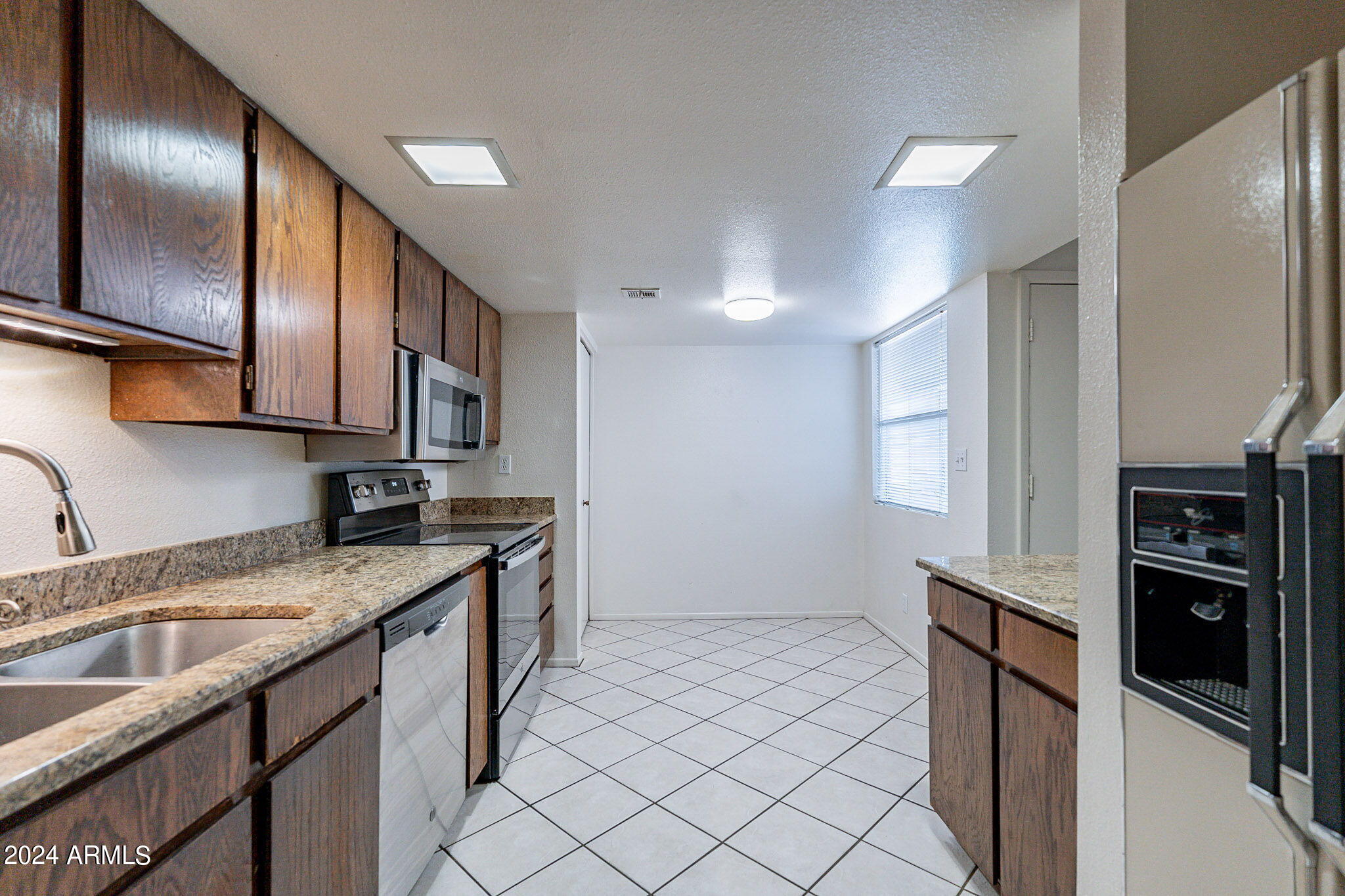 1730 W EMELITA Avenue, 2014