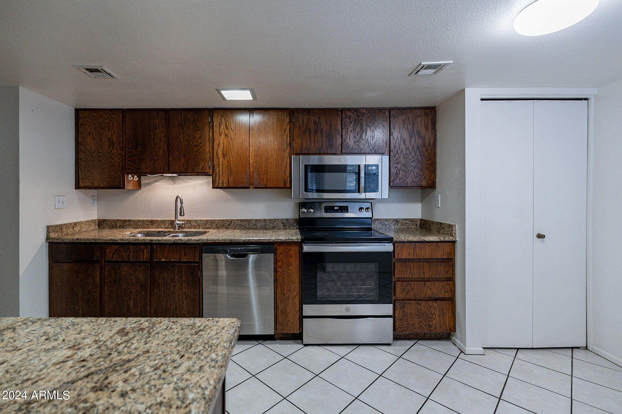 1730 W EMELITA Avenue, 2014