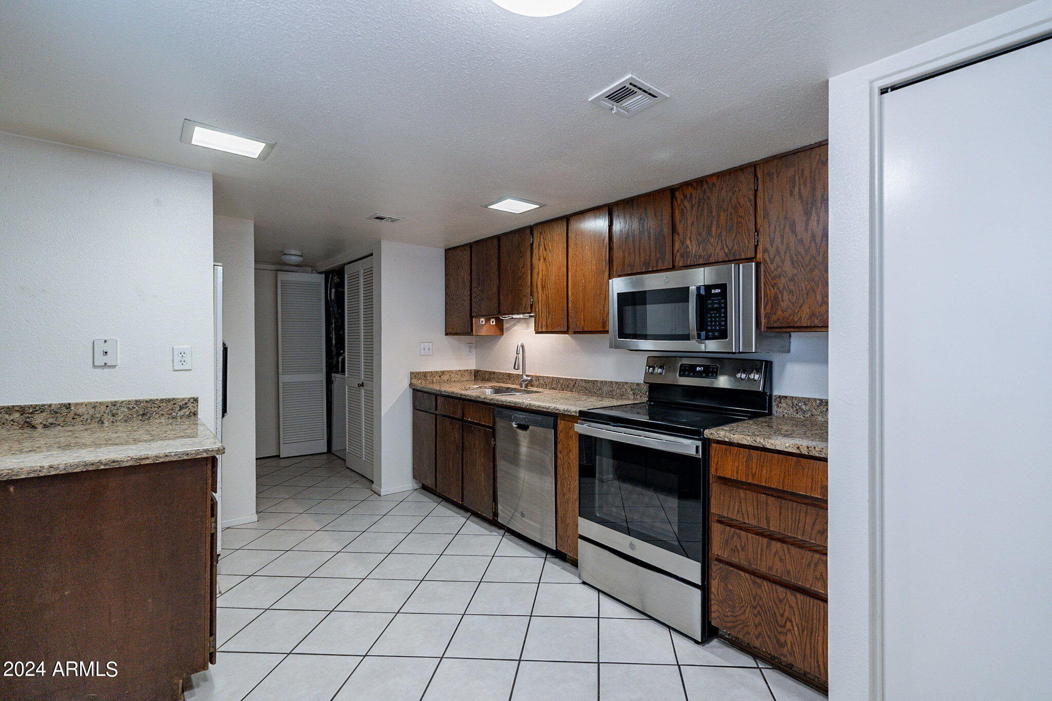 1730 W EMELITA Avenue, 2014