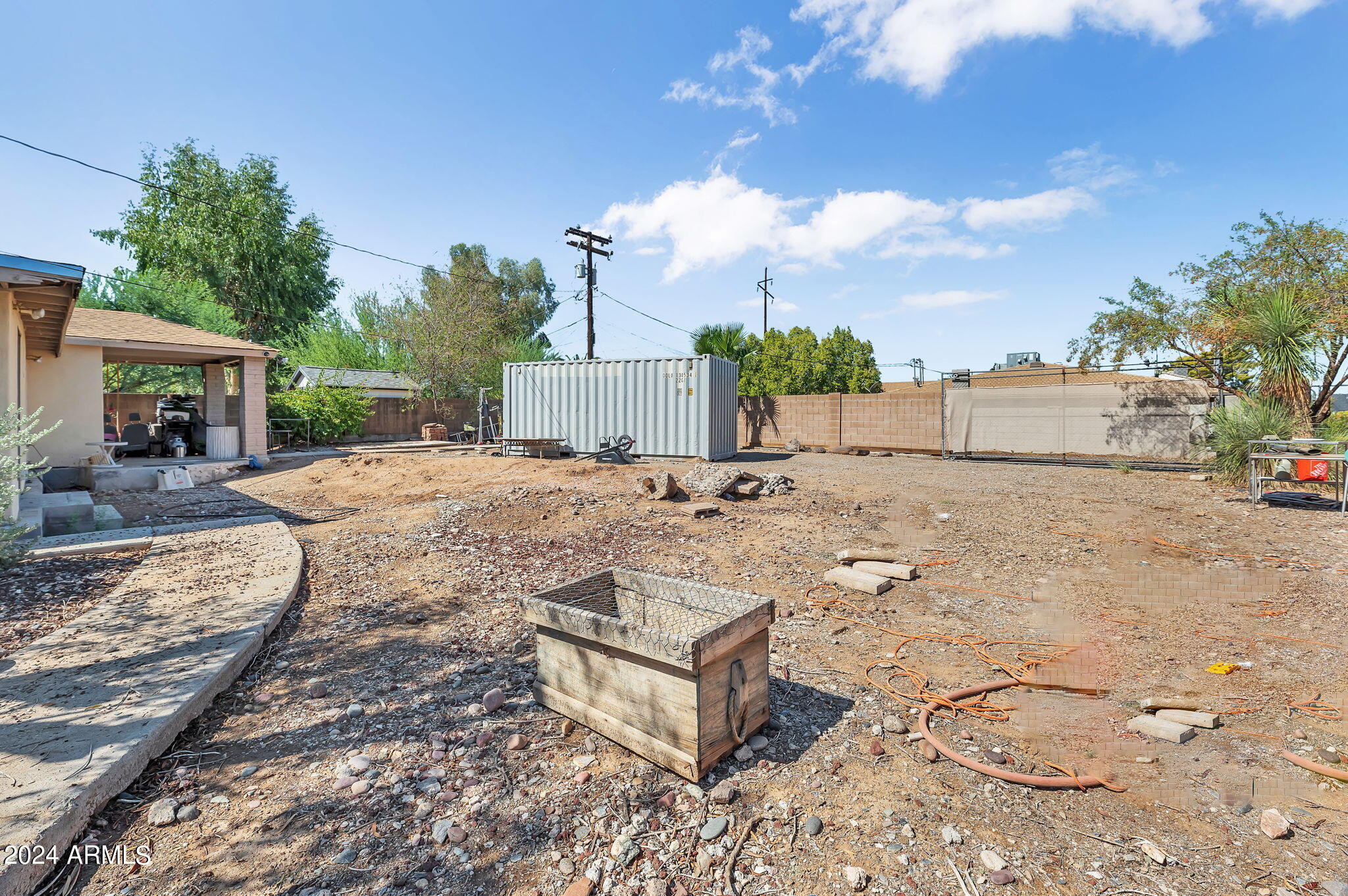7658 N 12TH Place