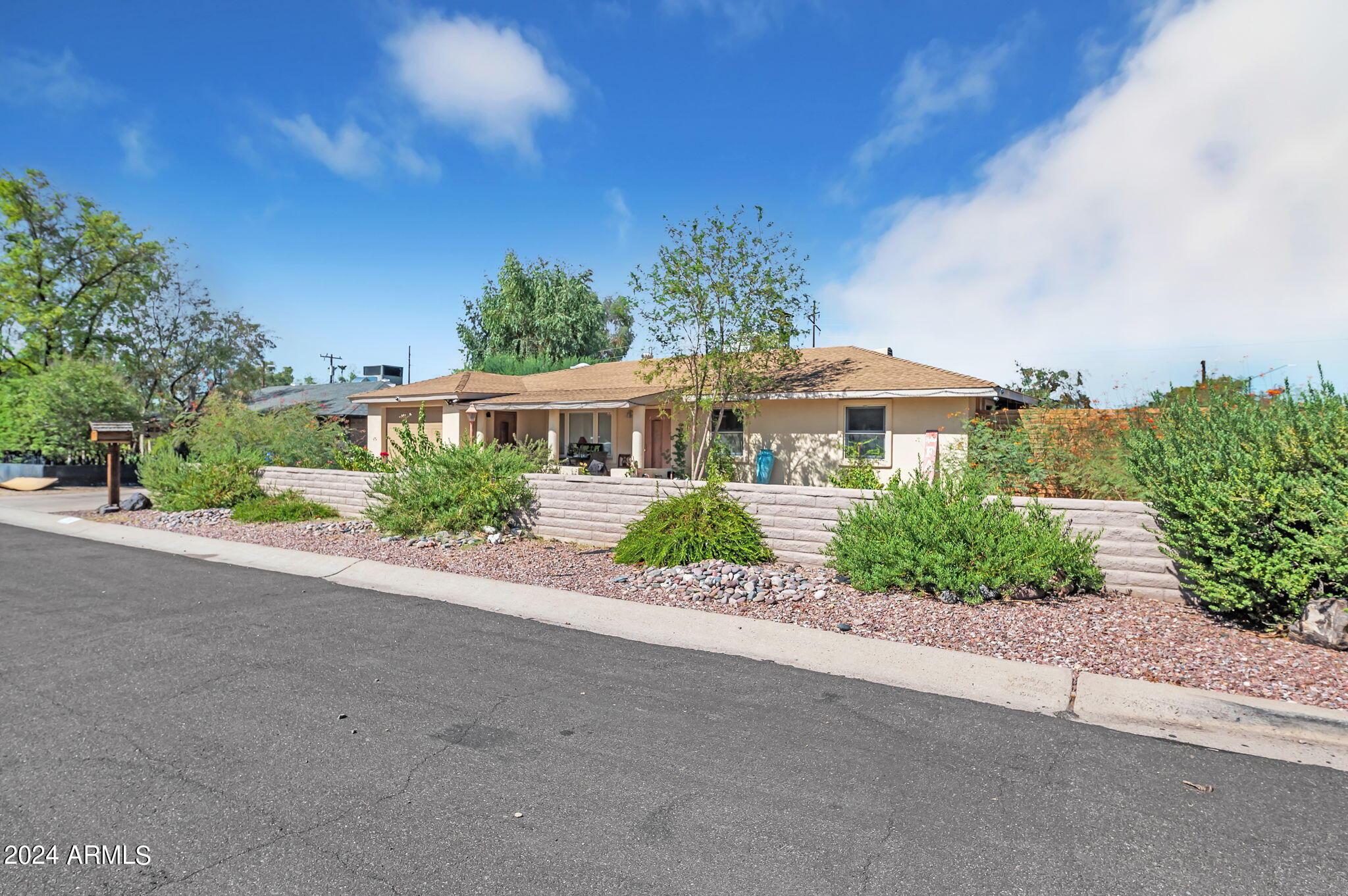7658 N 12TH Place