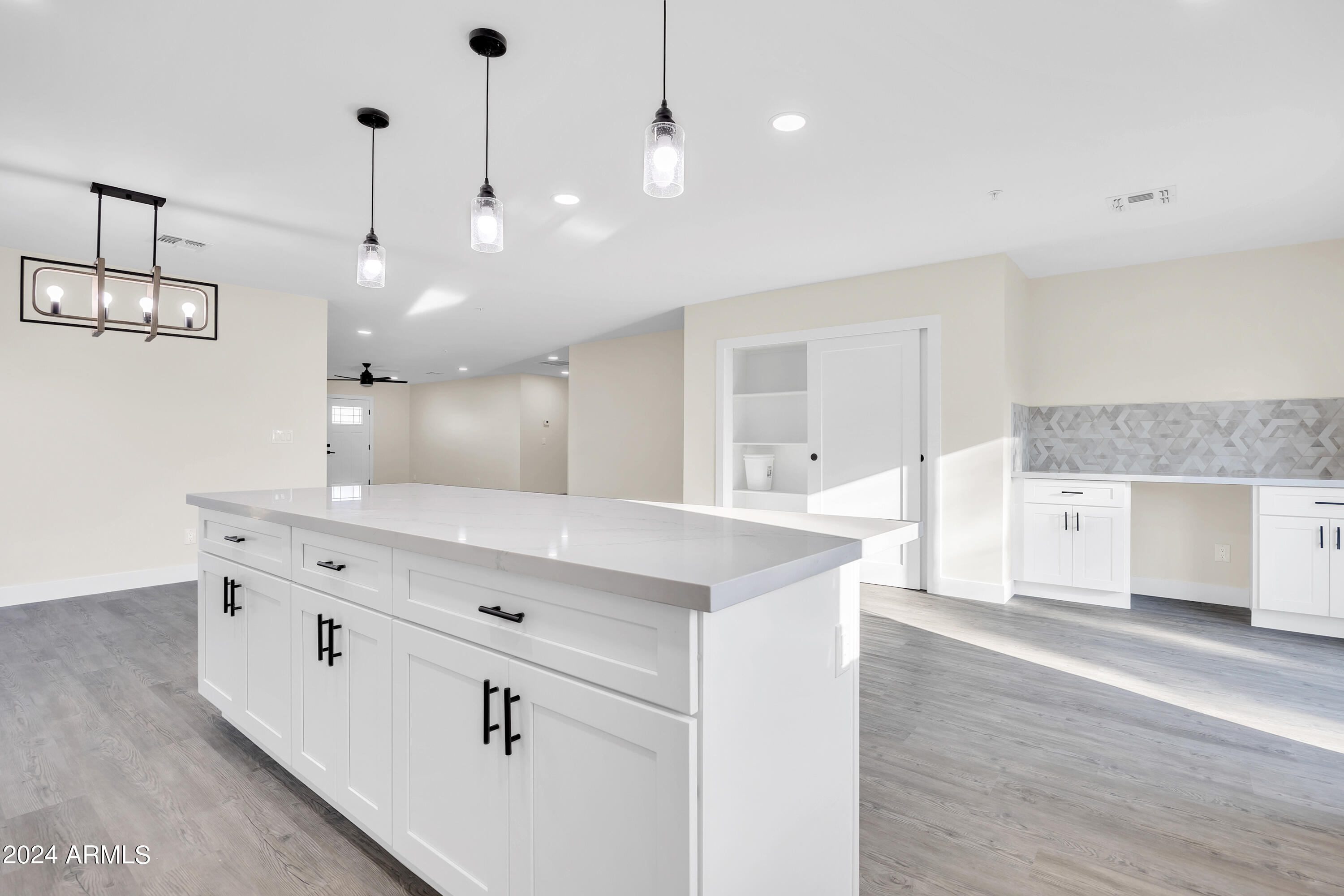 2828 N 71ST Place