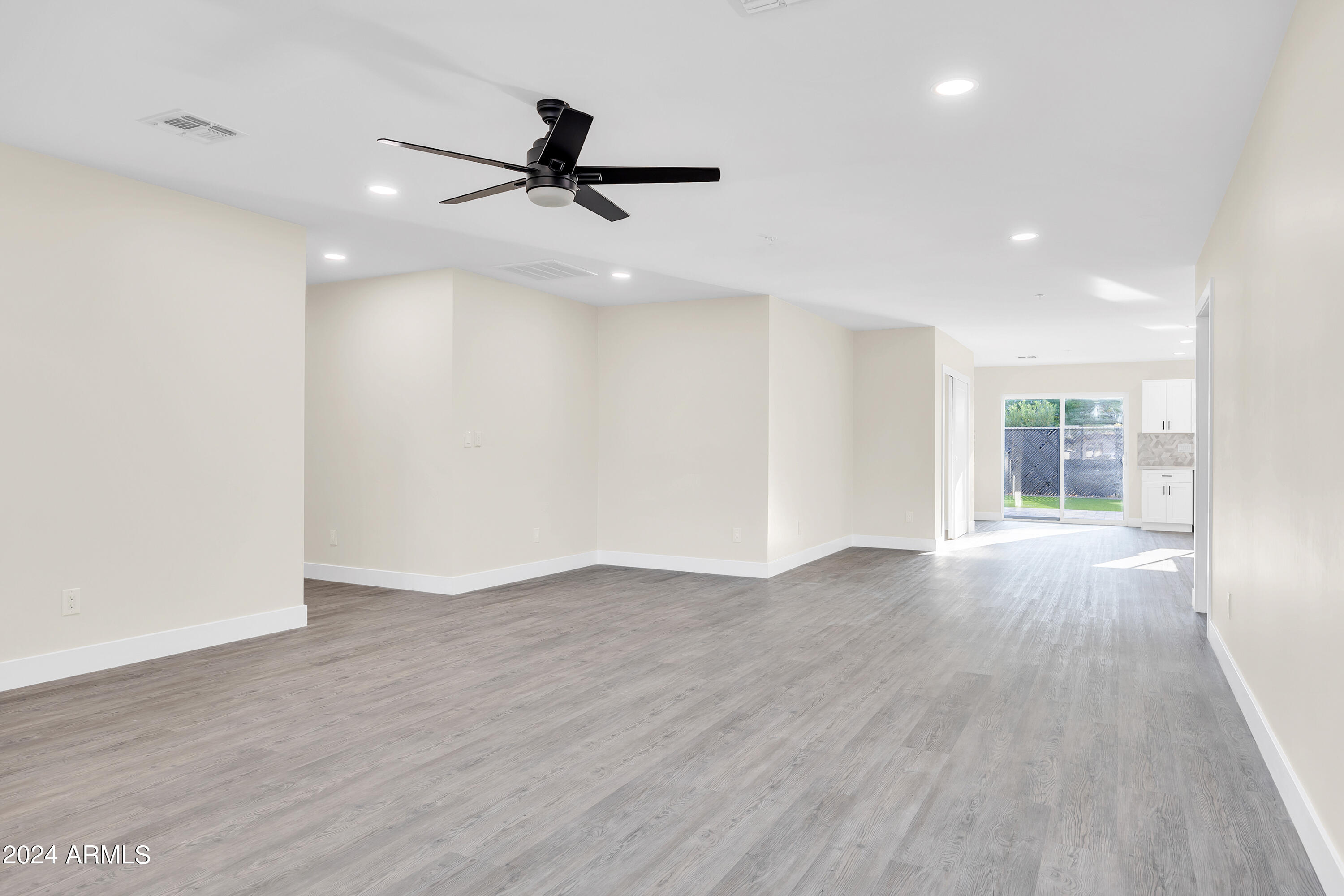 2828 N 71ST Place