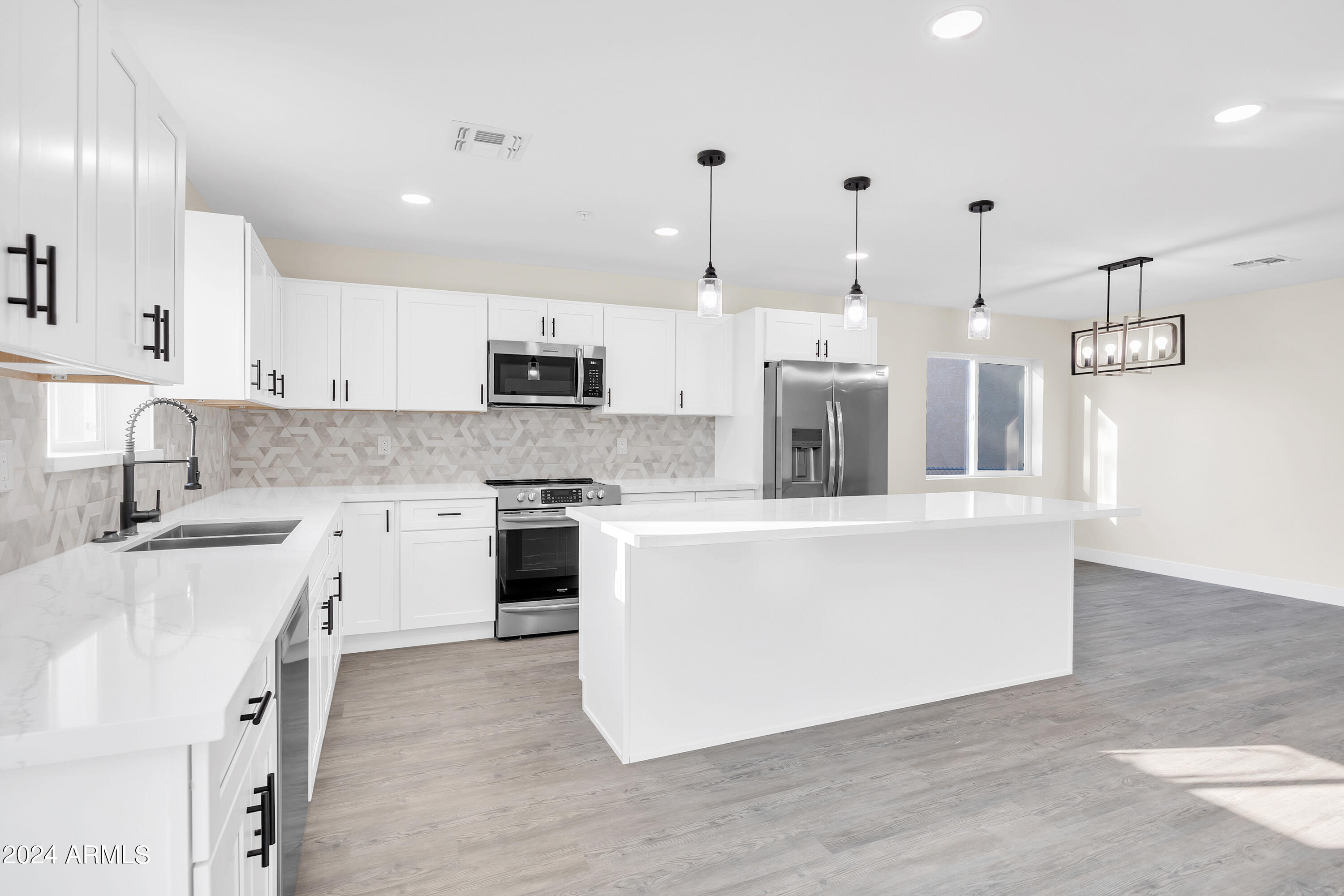 2828 N 71ST Place