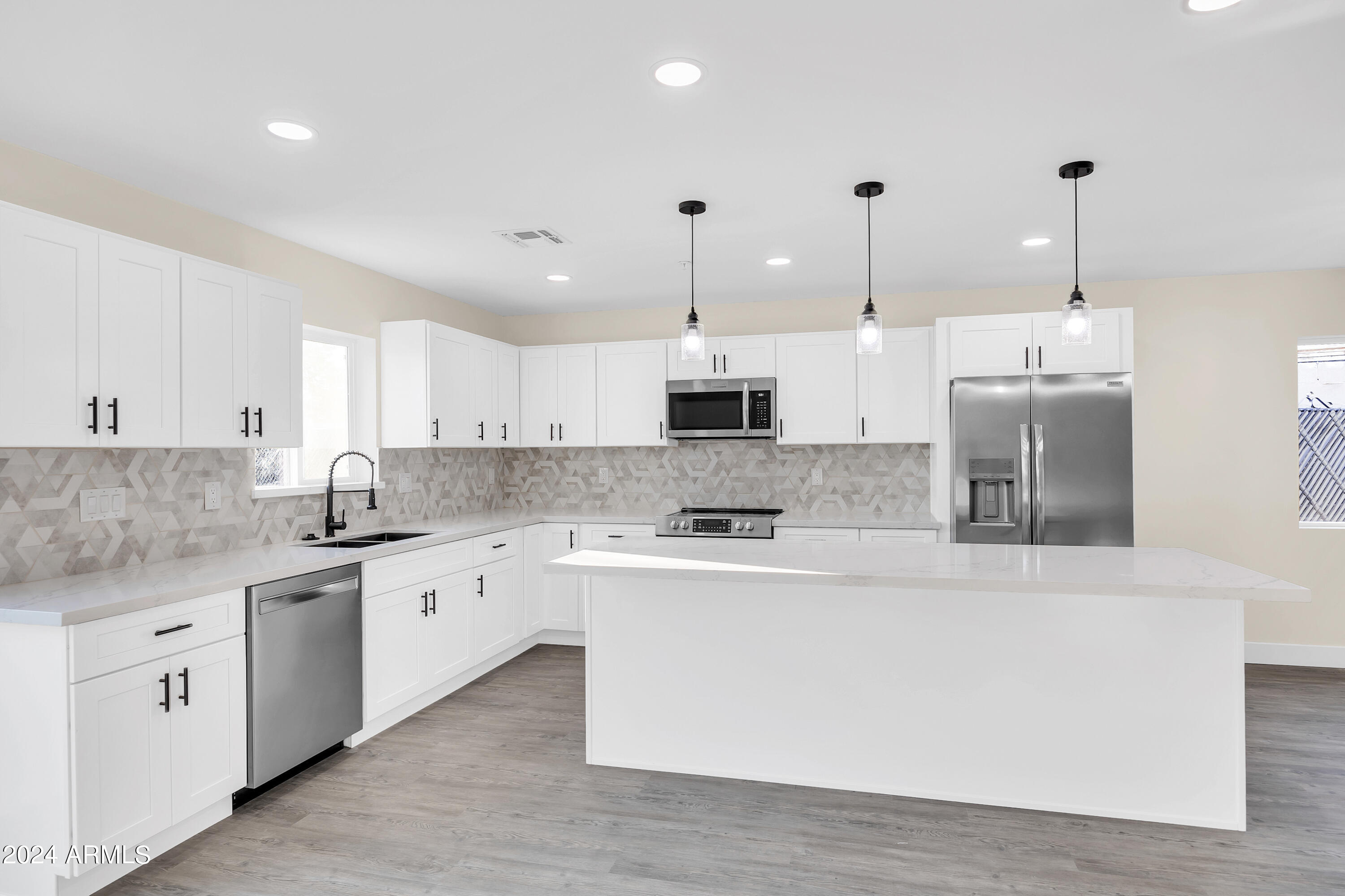 2828 N 71ST Place