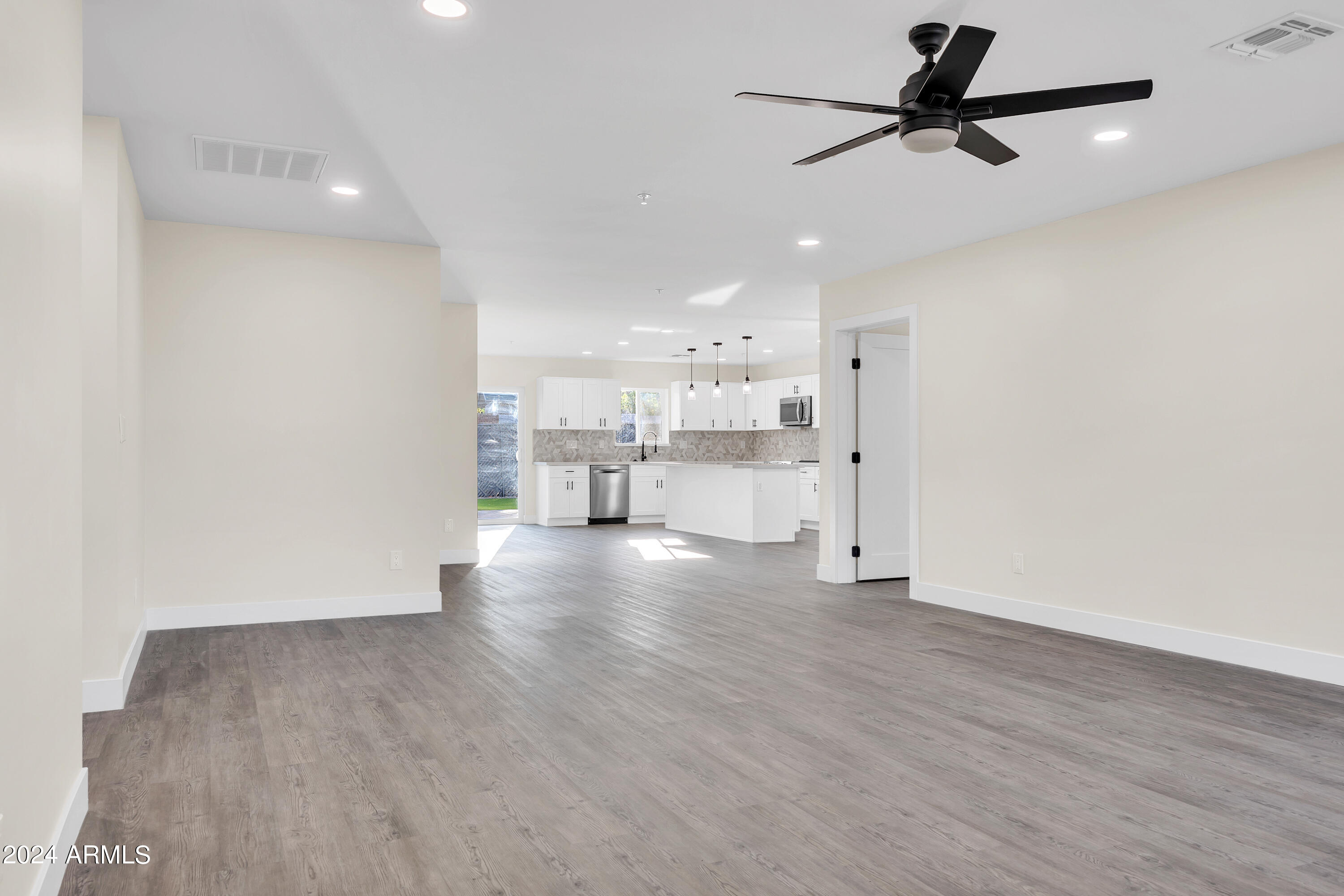 2828 N 71ST Place