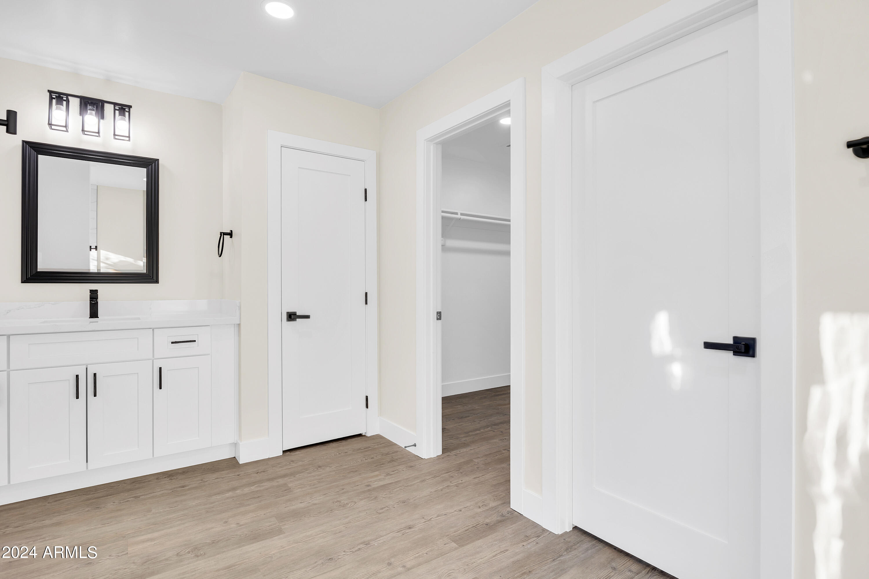 2828 N 71ST Place