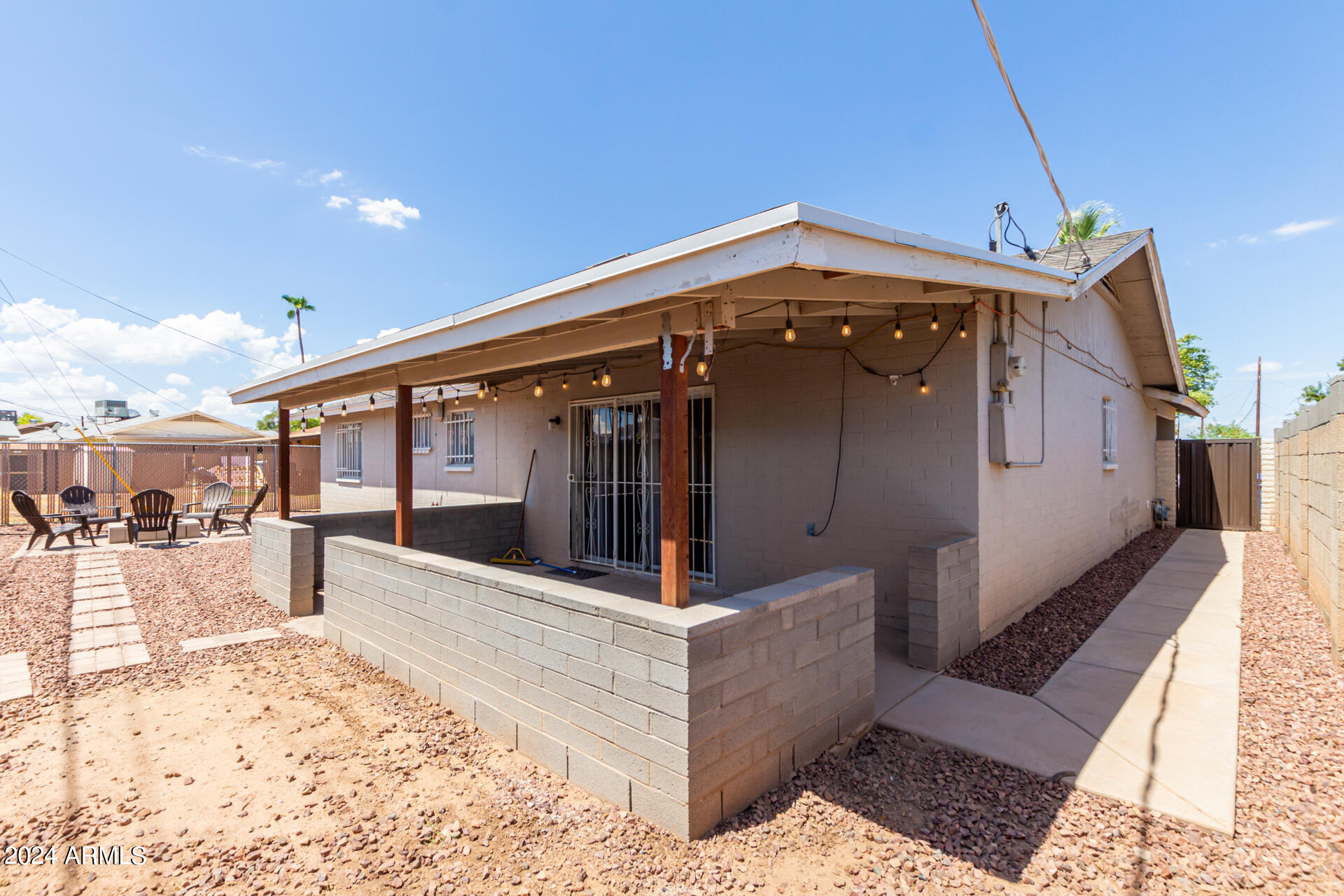 2053 W HIDALGO Avenue