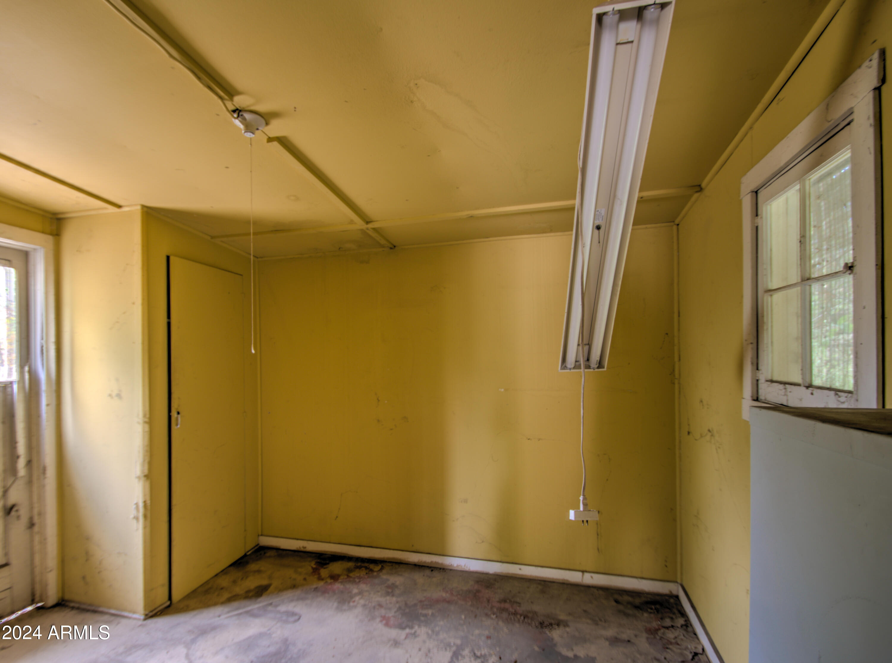 1114 W HEATHERBRAE Drive