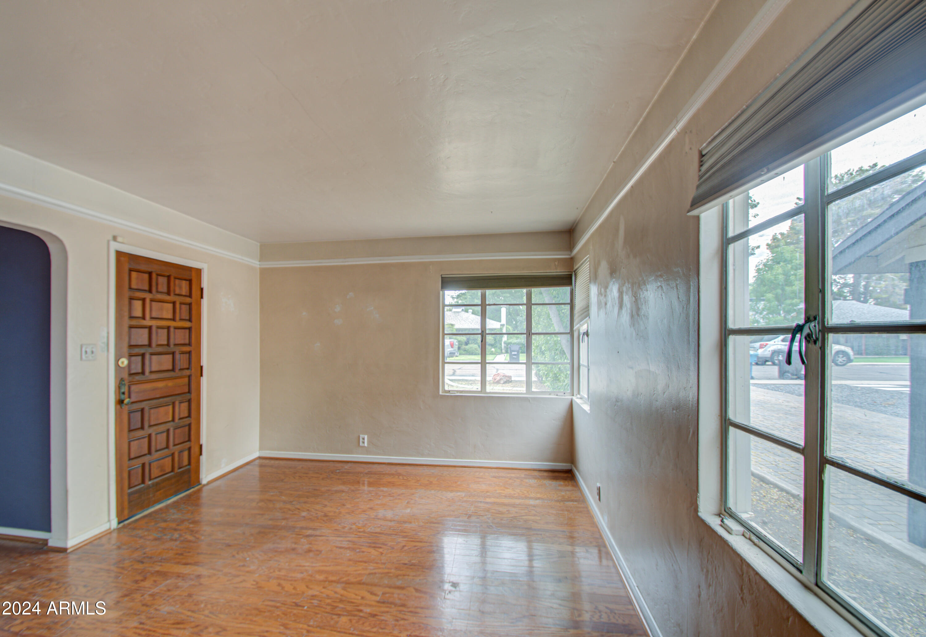 1114 W HEATHERBRAE Drive