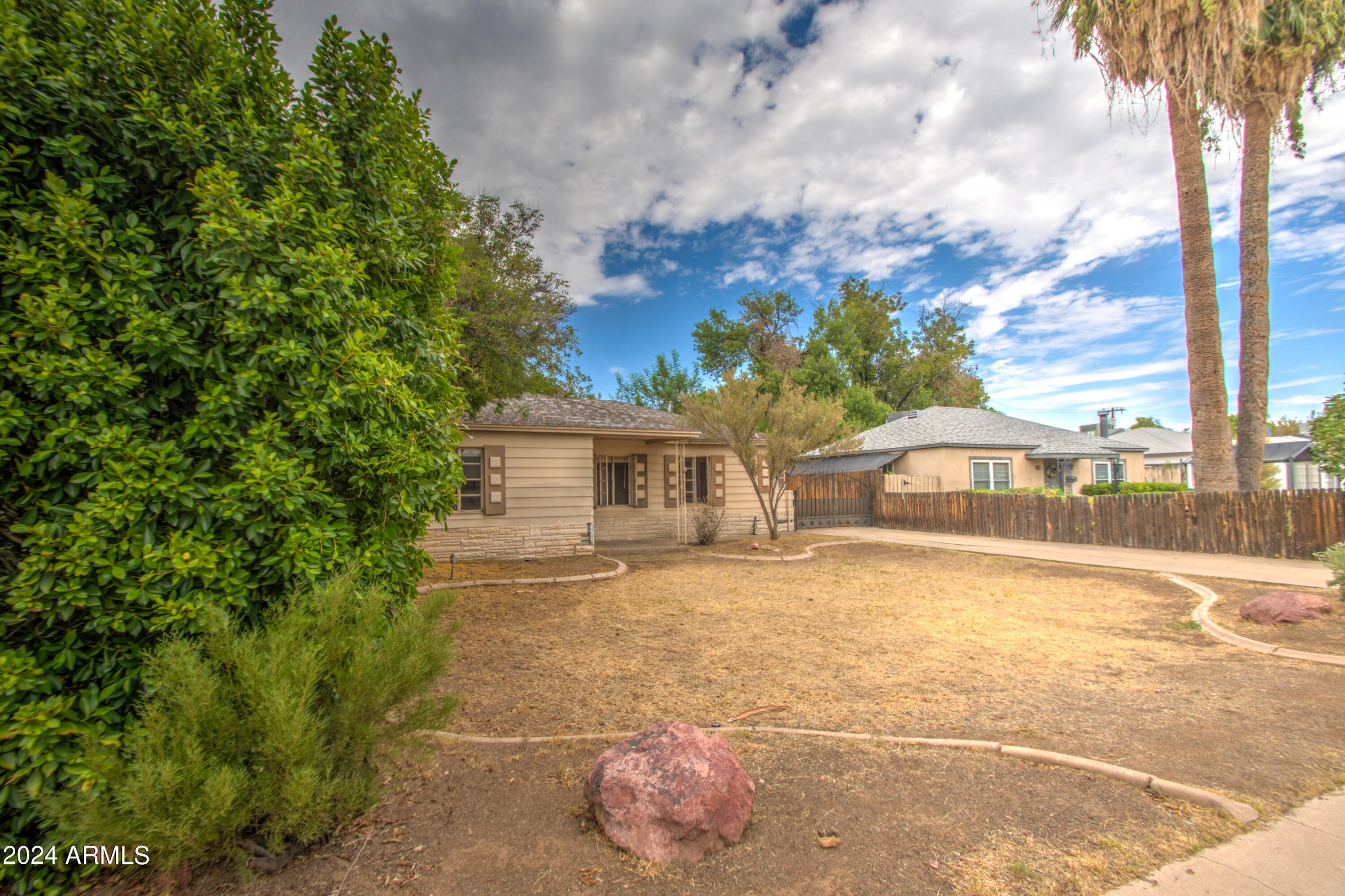 1114 W HEATHERBRAE Drive