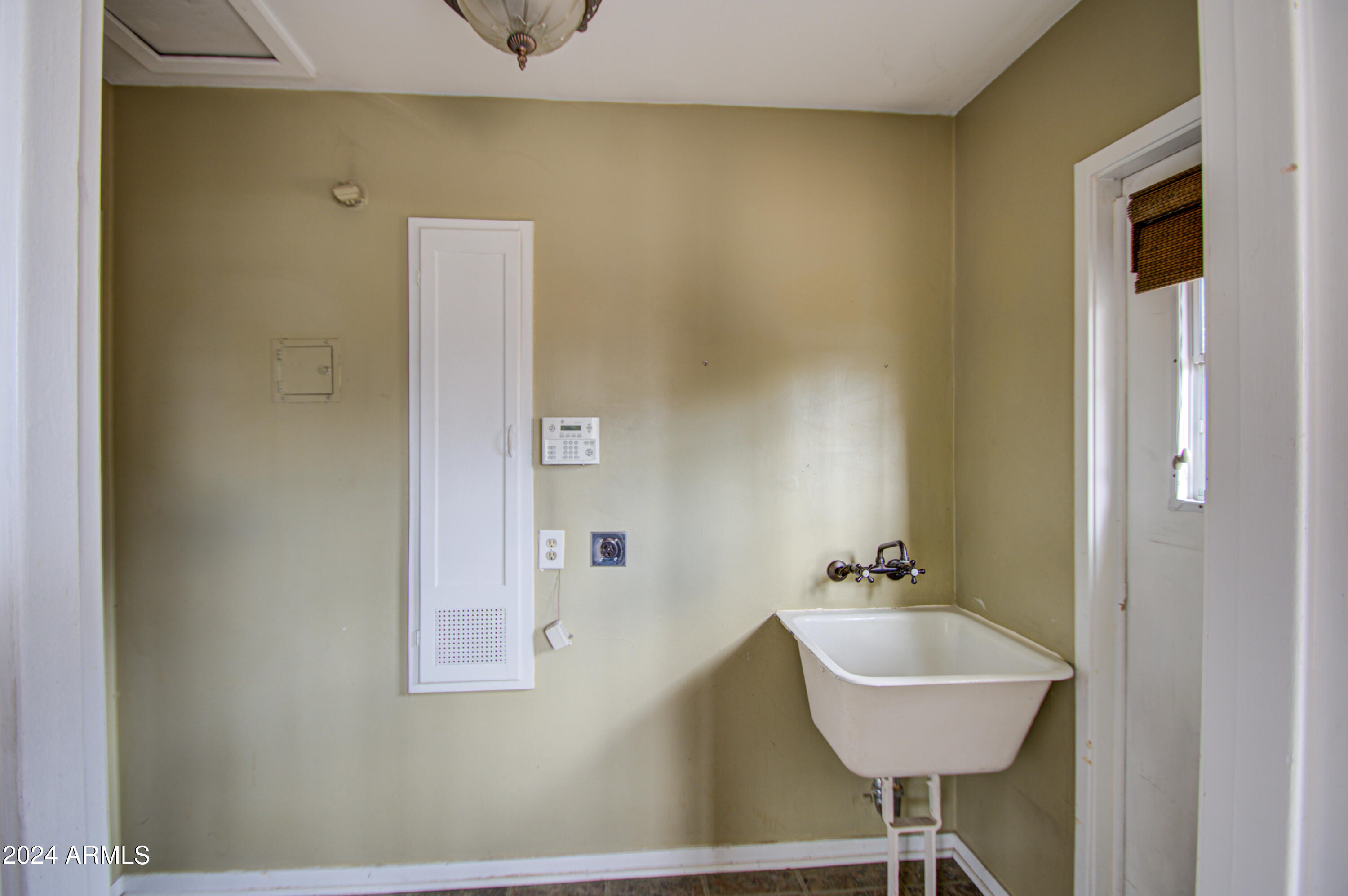 1114 W HEATHERBRAE Drive