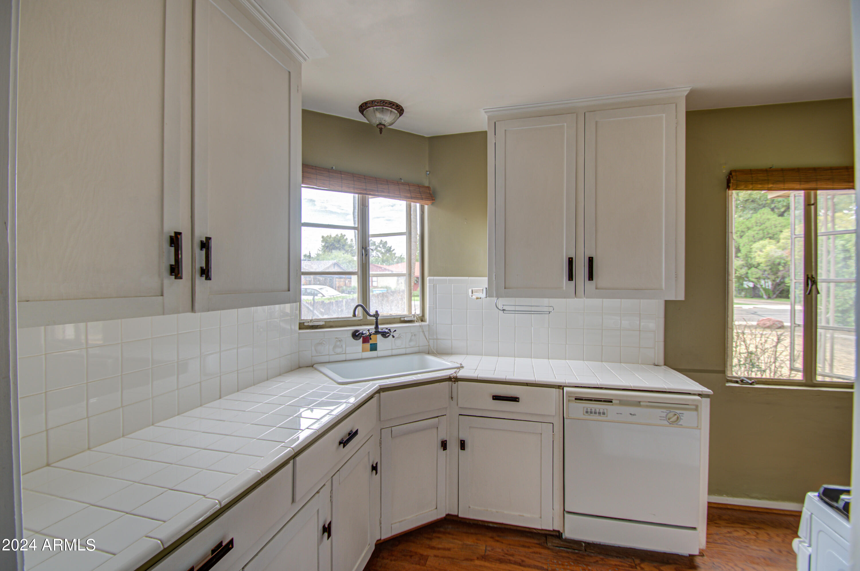 1114 W HEATHERBRAE Drive