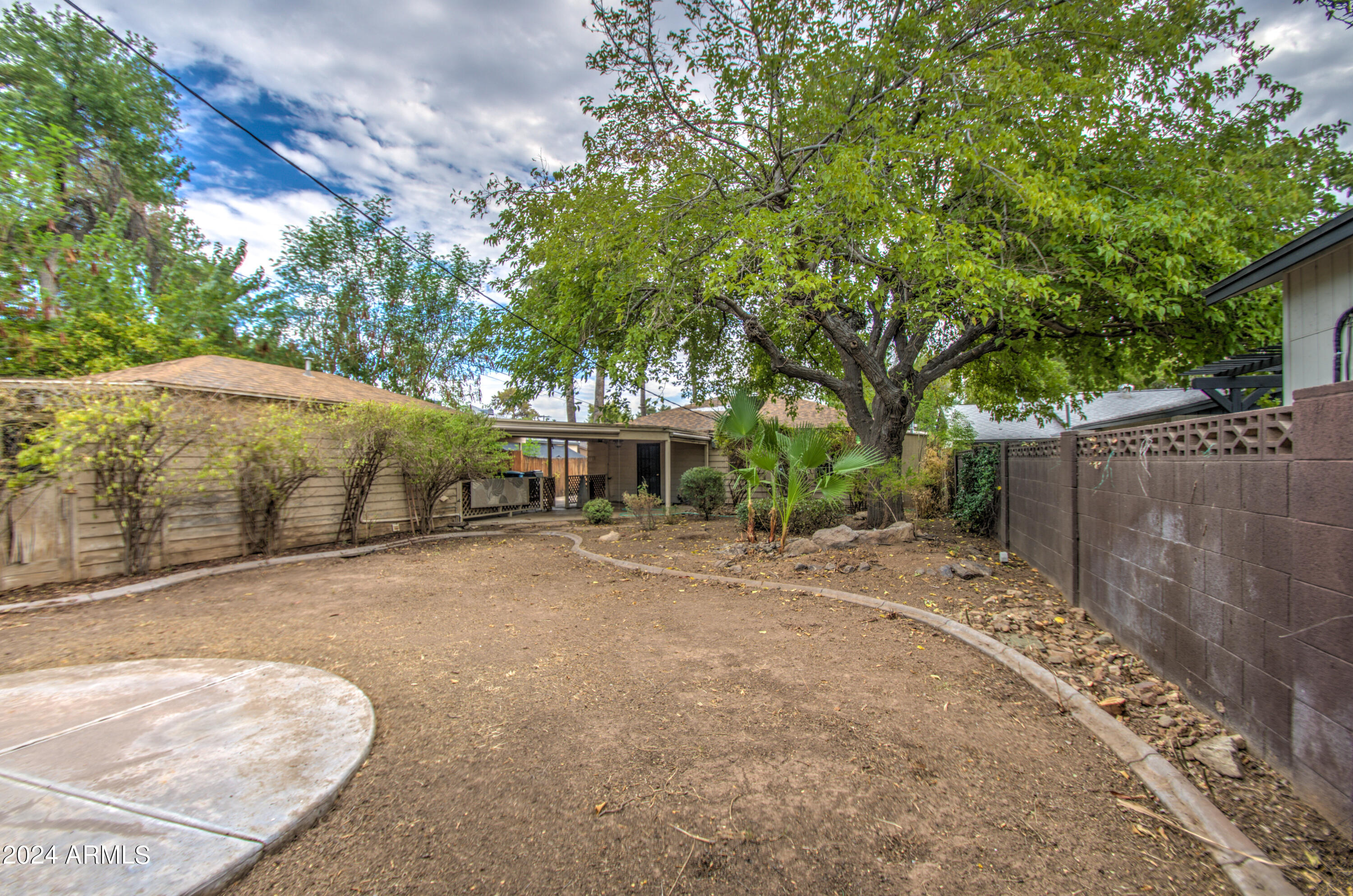 1114 W HEATHERBRAE Drive