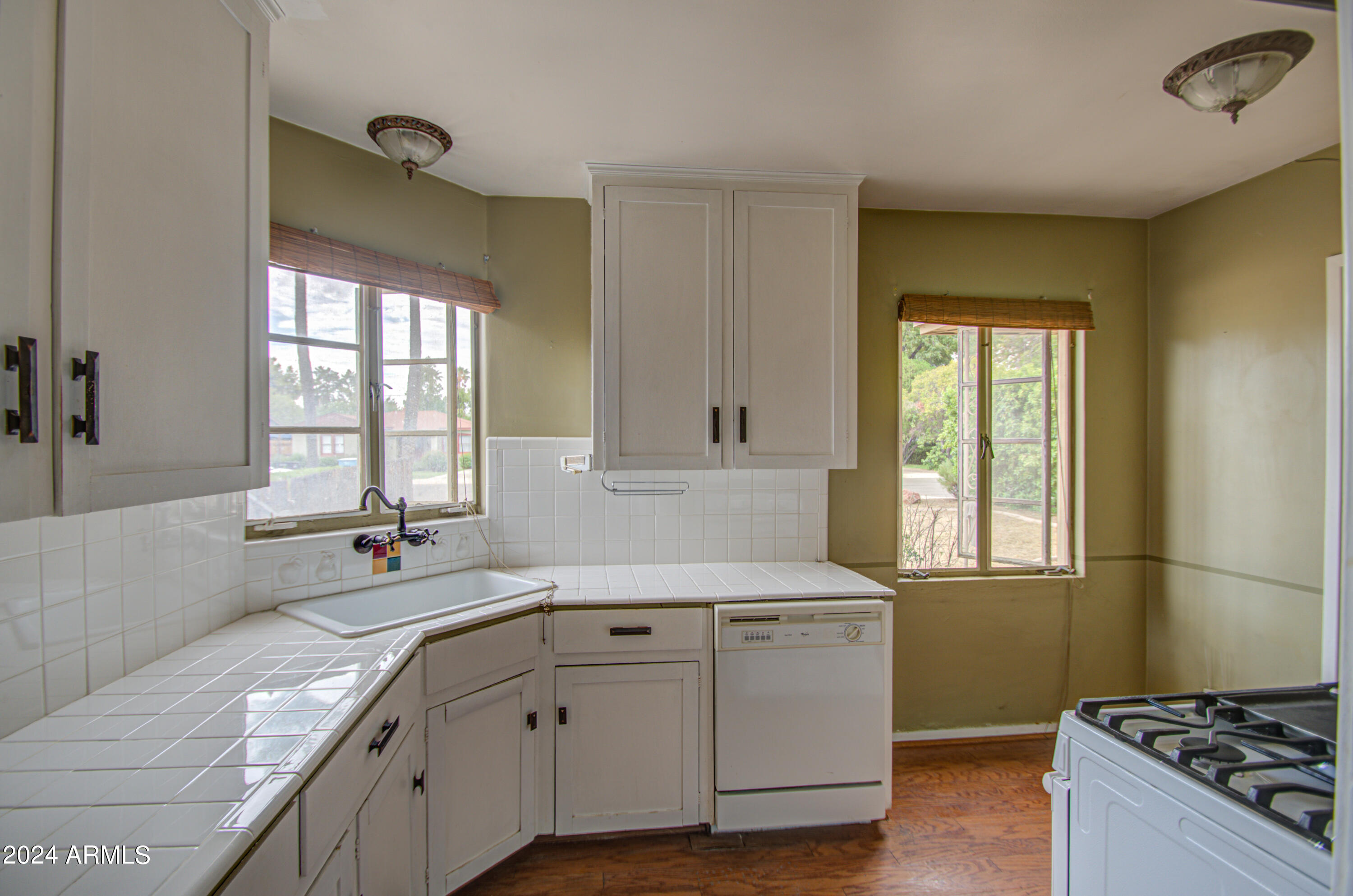 1114 W HEATHERBRAE Drive
