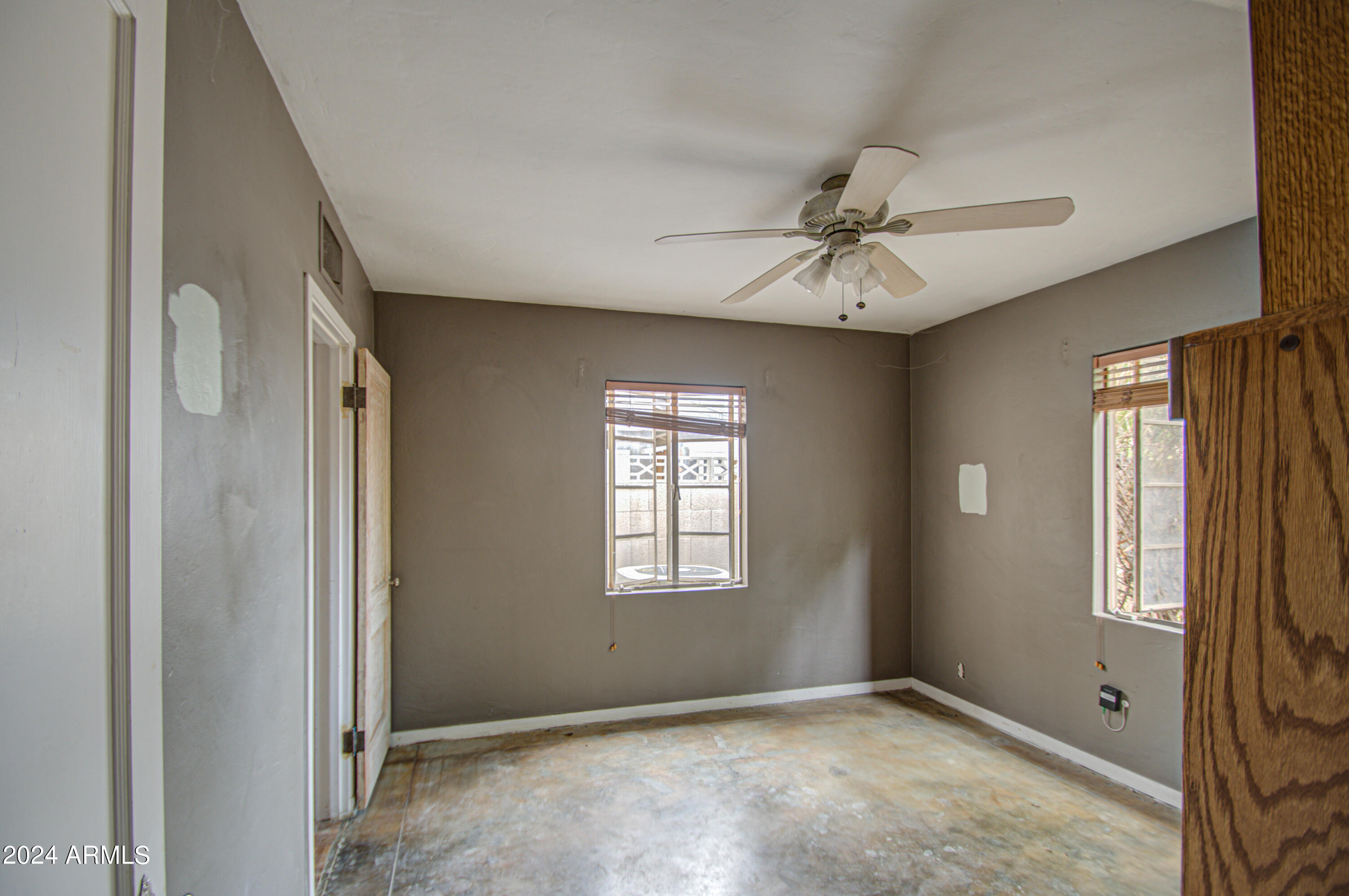 1114 W HEATHERBRAE Drive