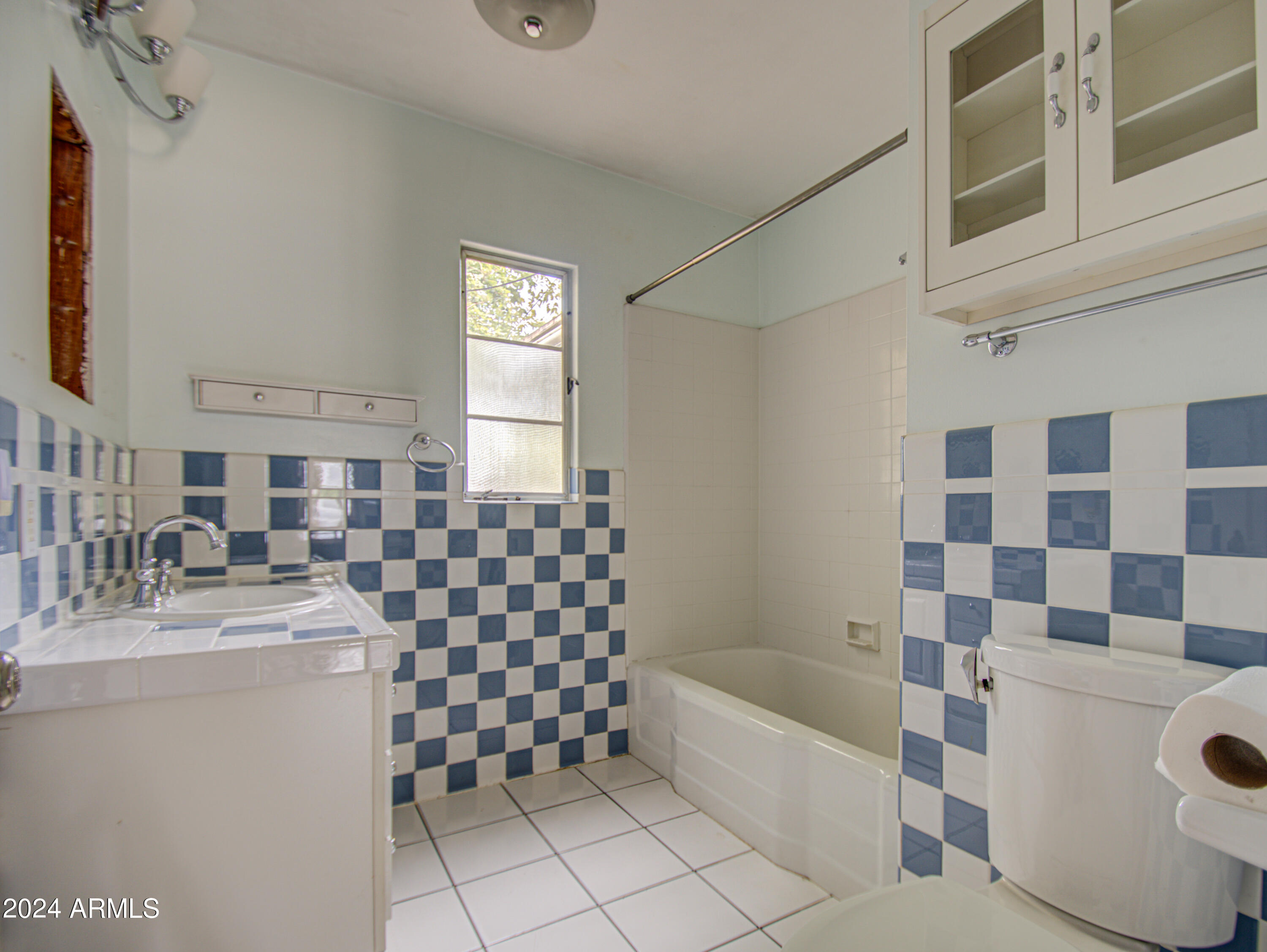 1114 W HEATHERBRAE Drive