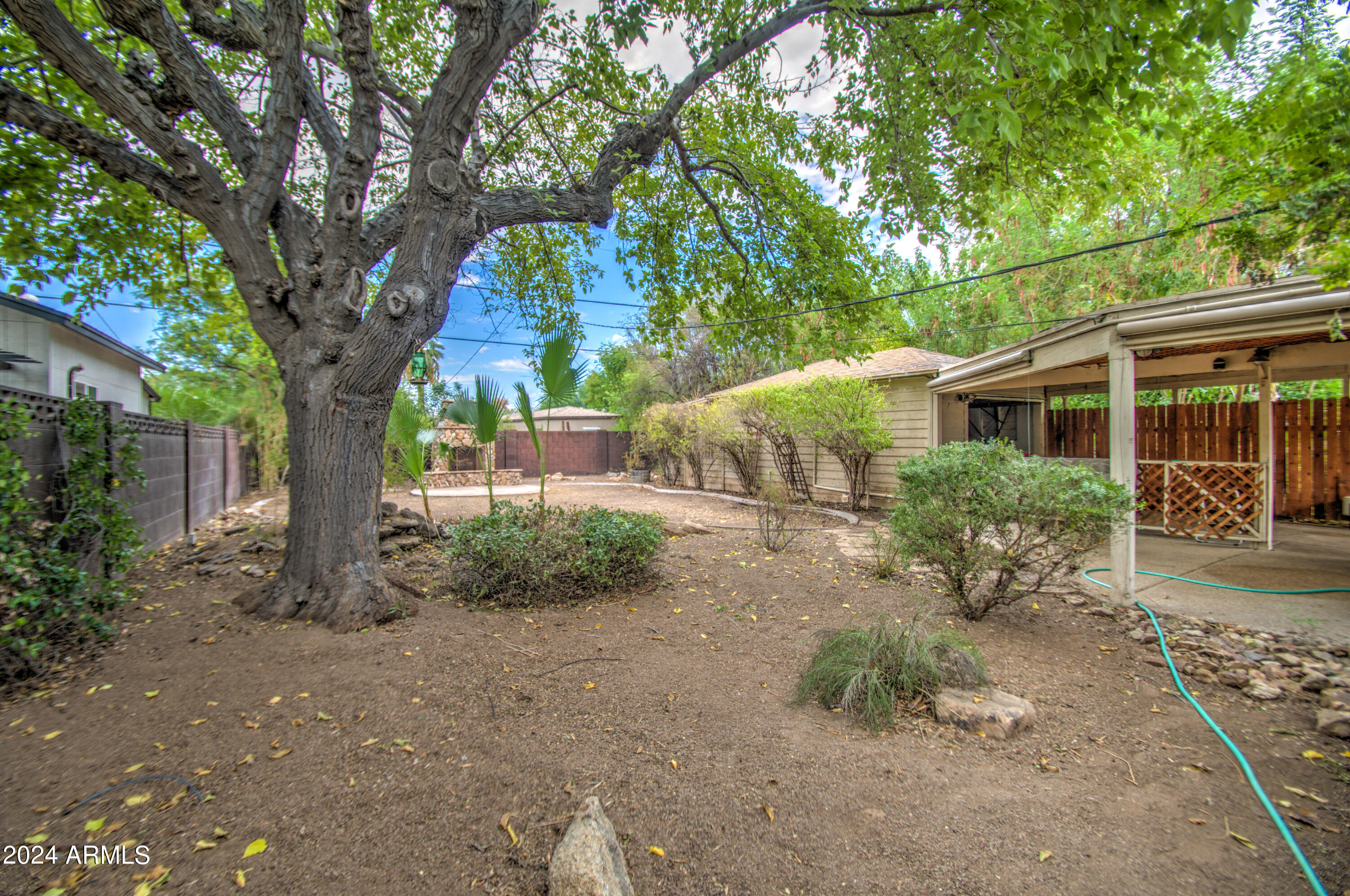 1114 W HEATHERBRAE Drive