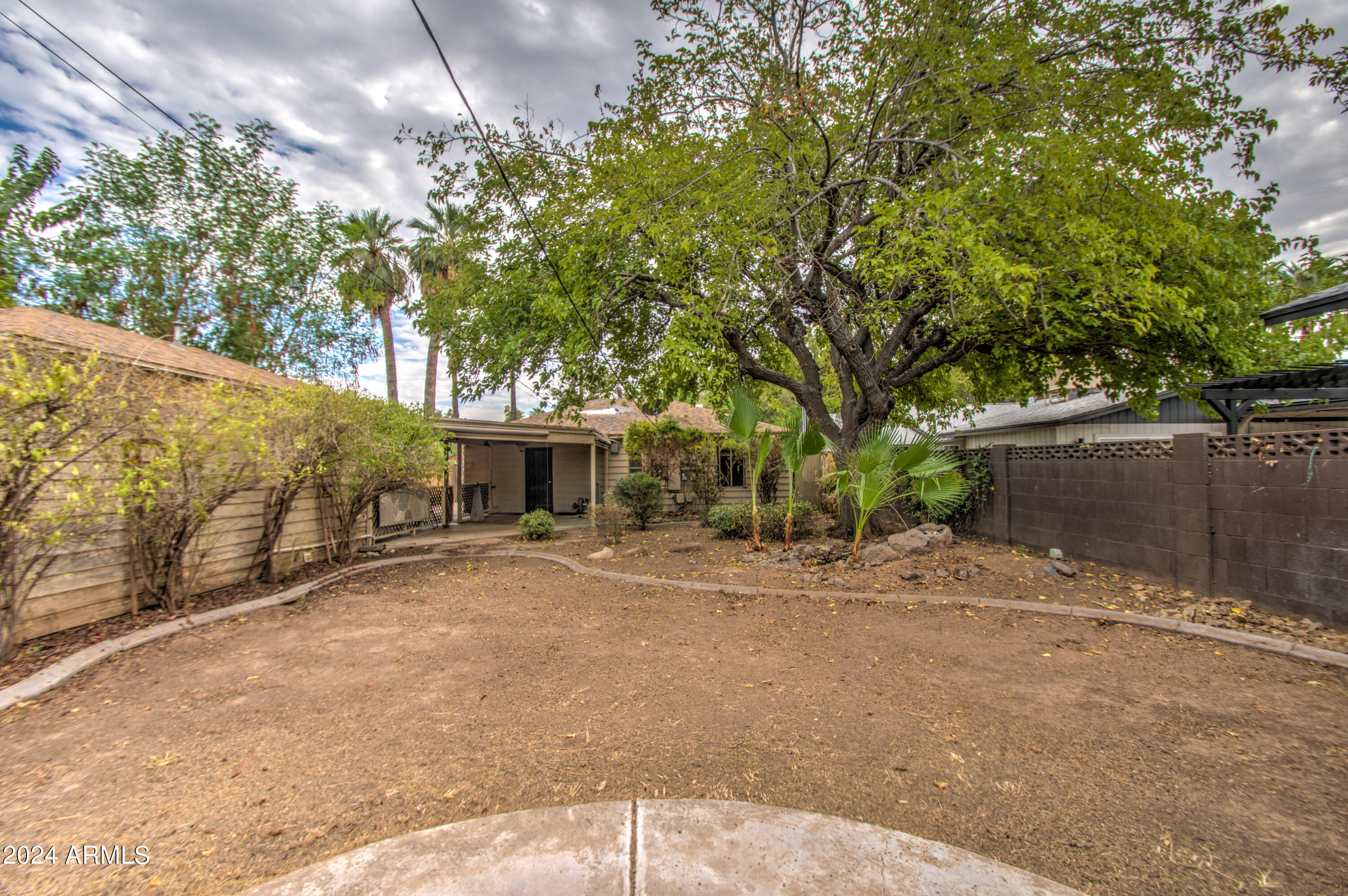 1114 W HEATHERBRAE Drive