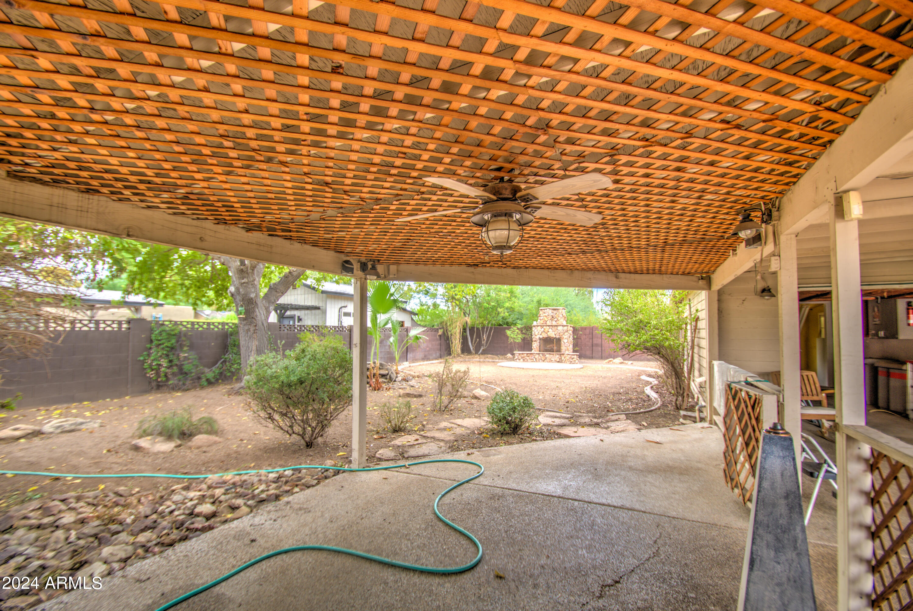 1114 W HEATHERBRAE Drive