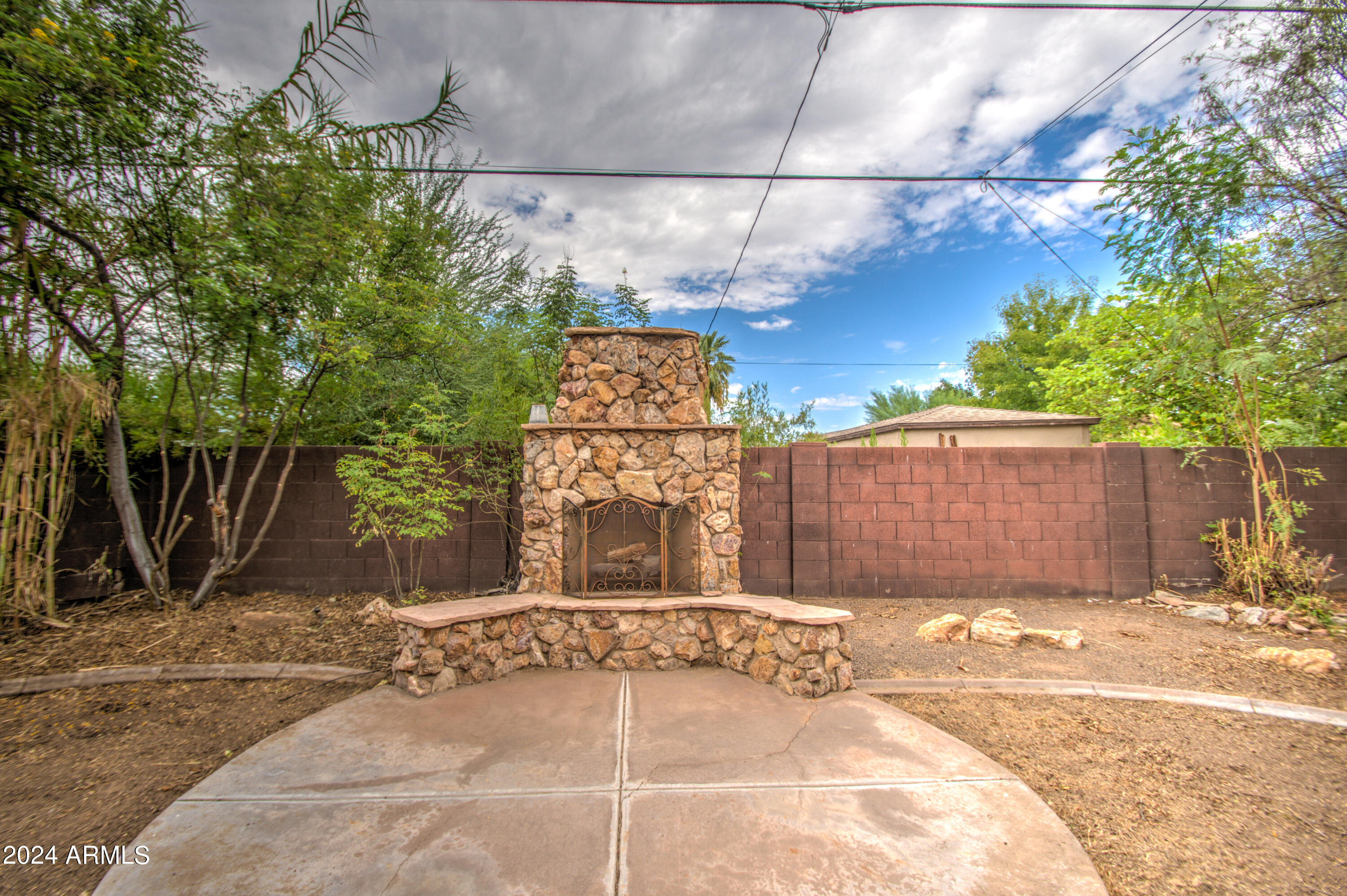 1114 W HEATHERBRAE Drive