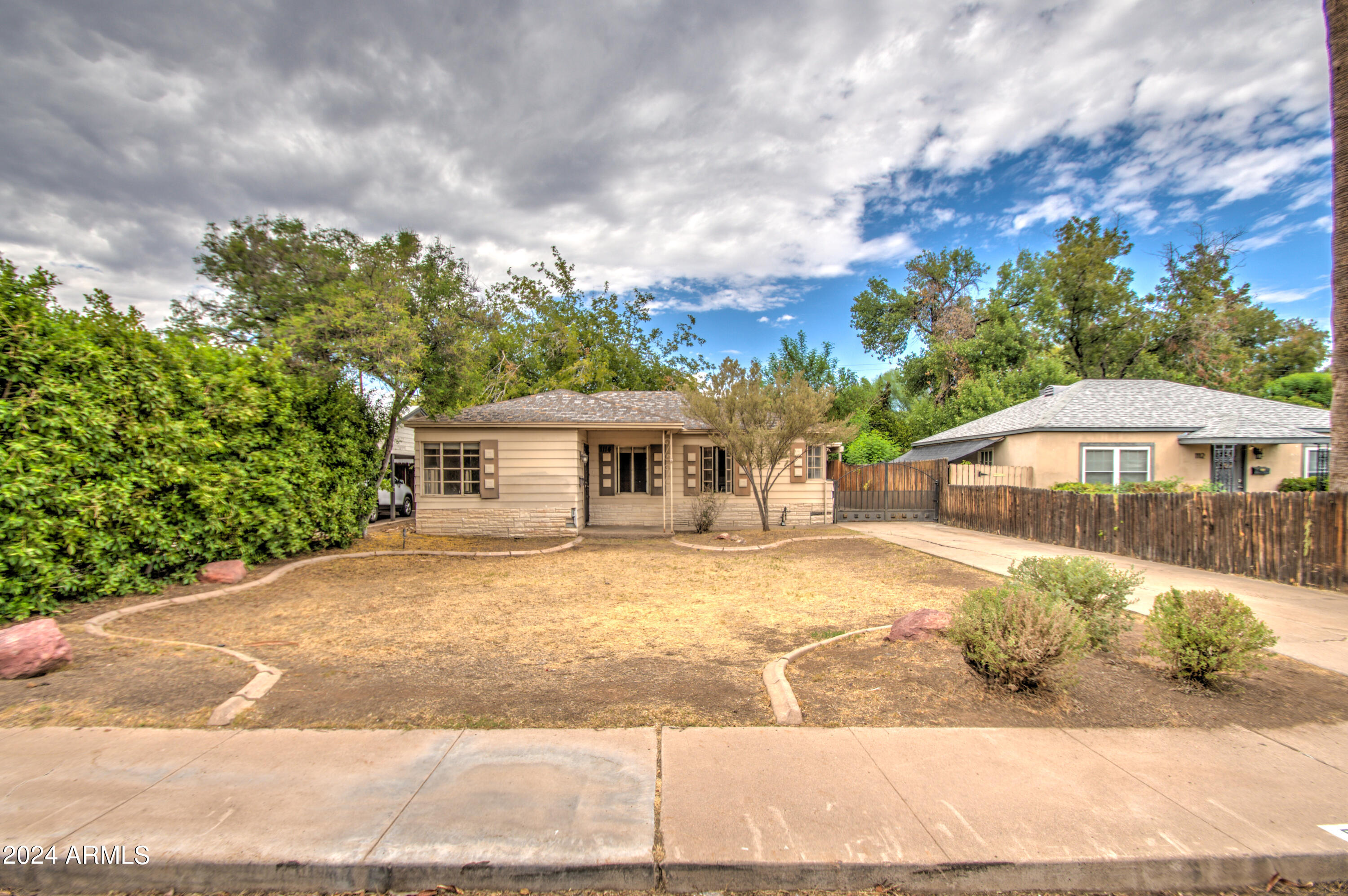 1114 W HEATHERBRAE Drive