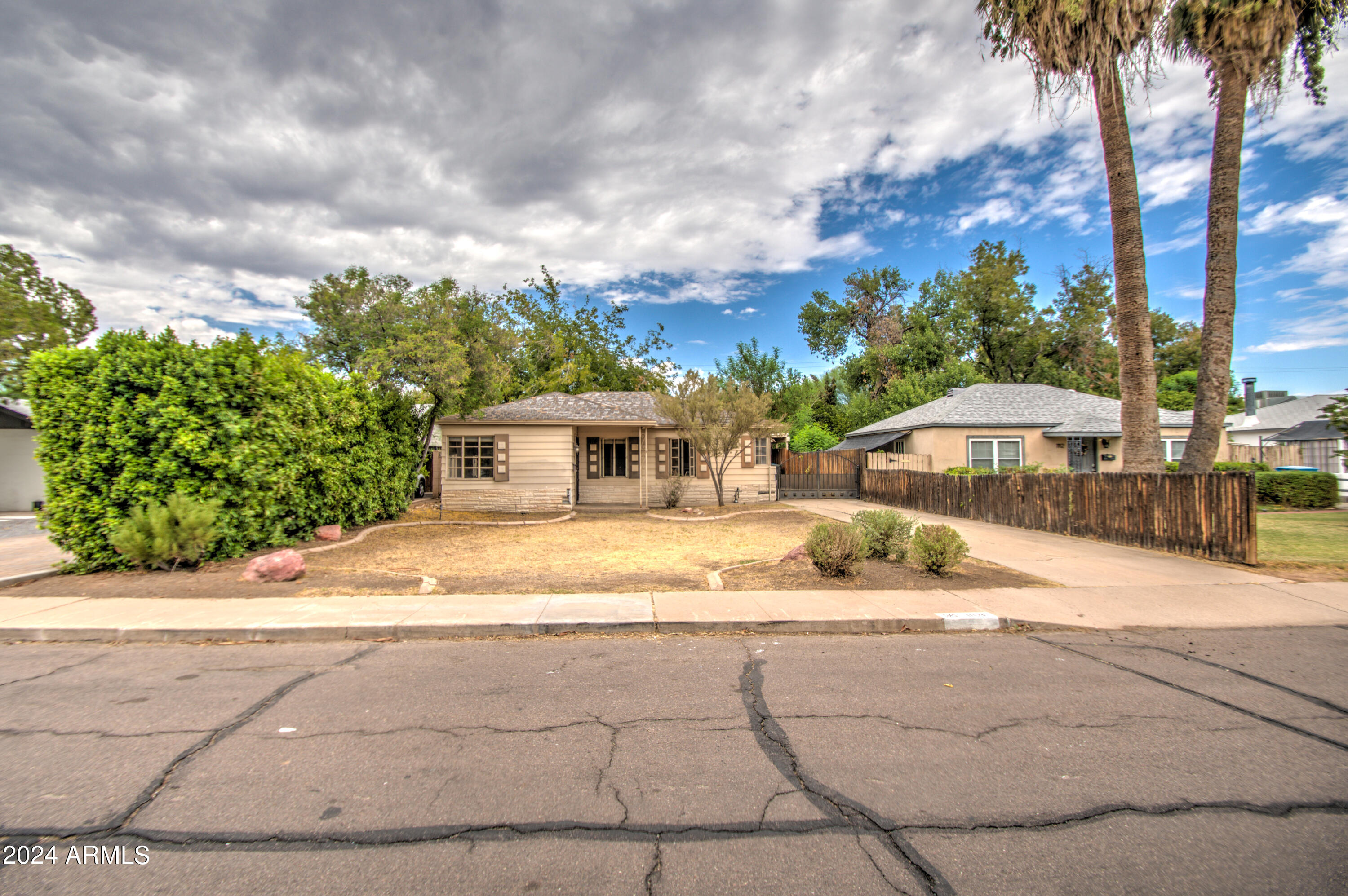 1114 W HEATHERBRAE Drive