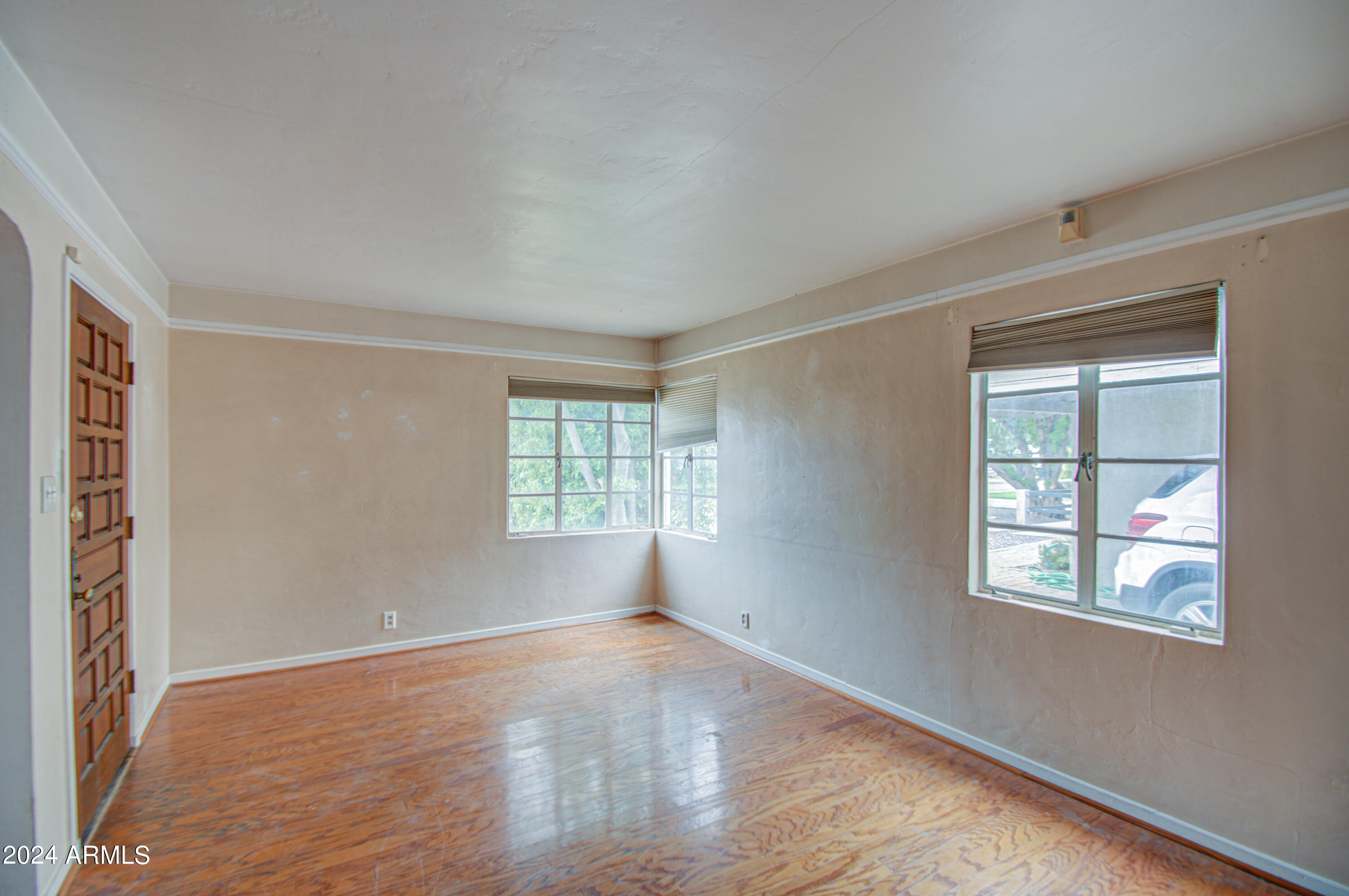 1114 W HEATHERBRAE Drive