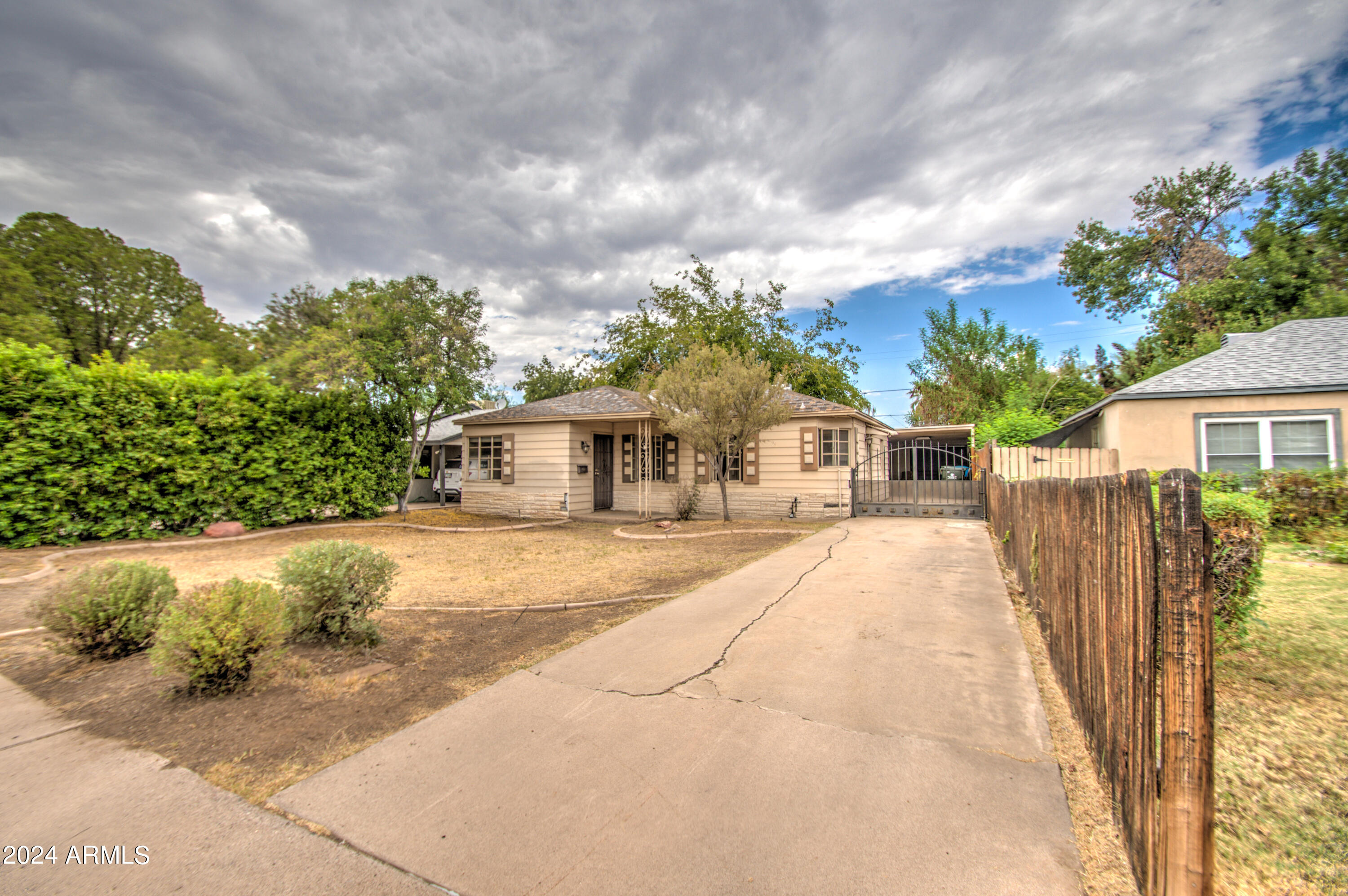 1114 W HEATHERBRAE Drive