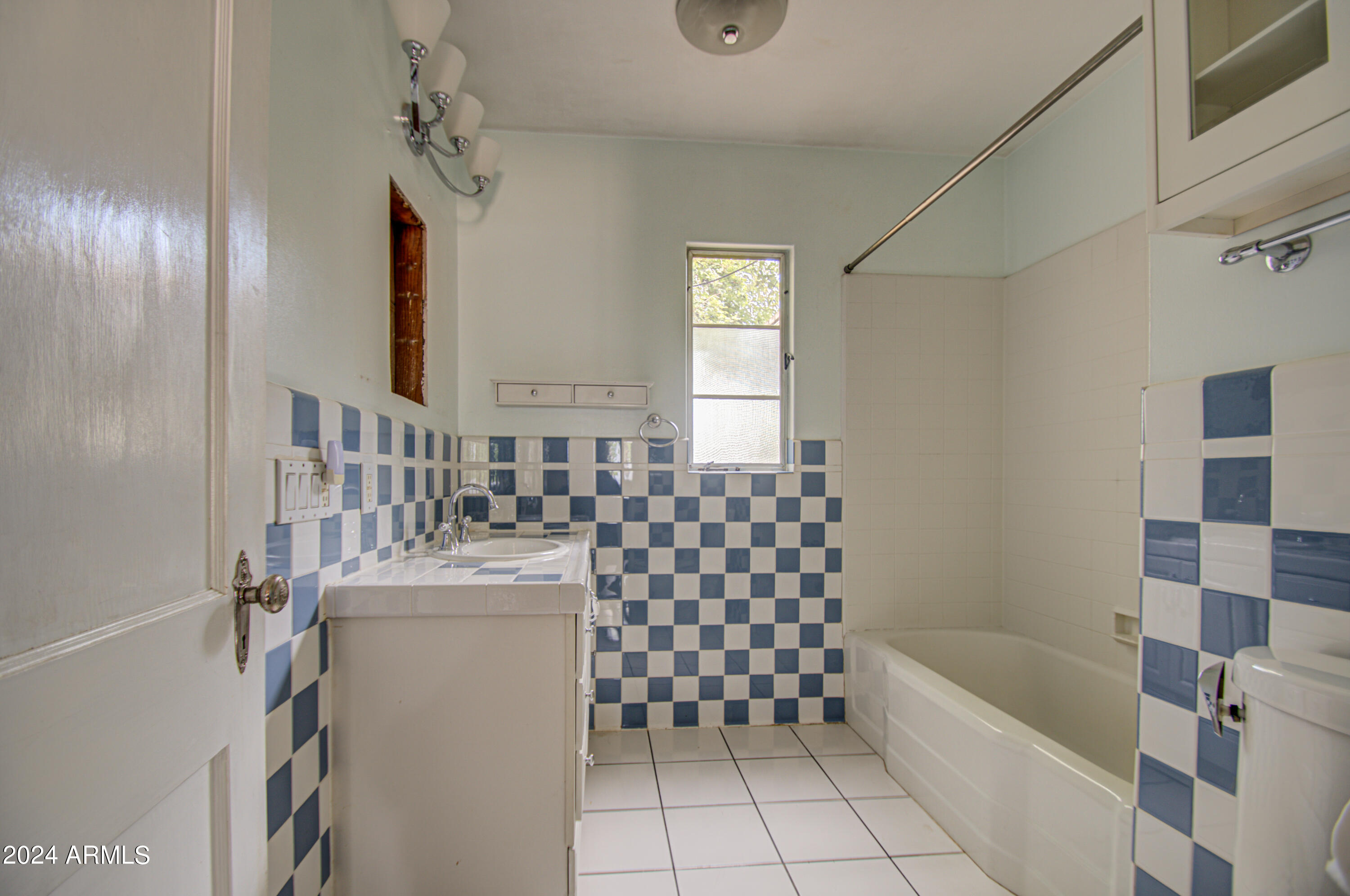 1114 W HEATHERBRAE Drive
