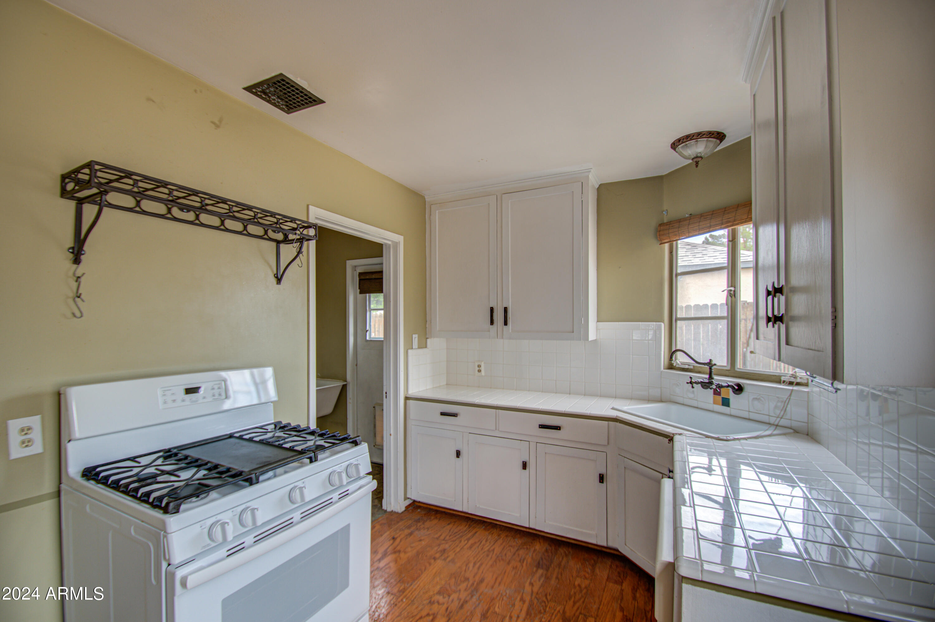 1114 W HEATHERBRAE Drive