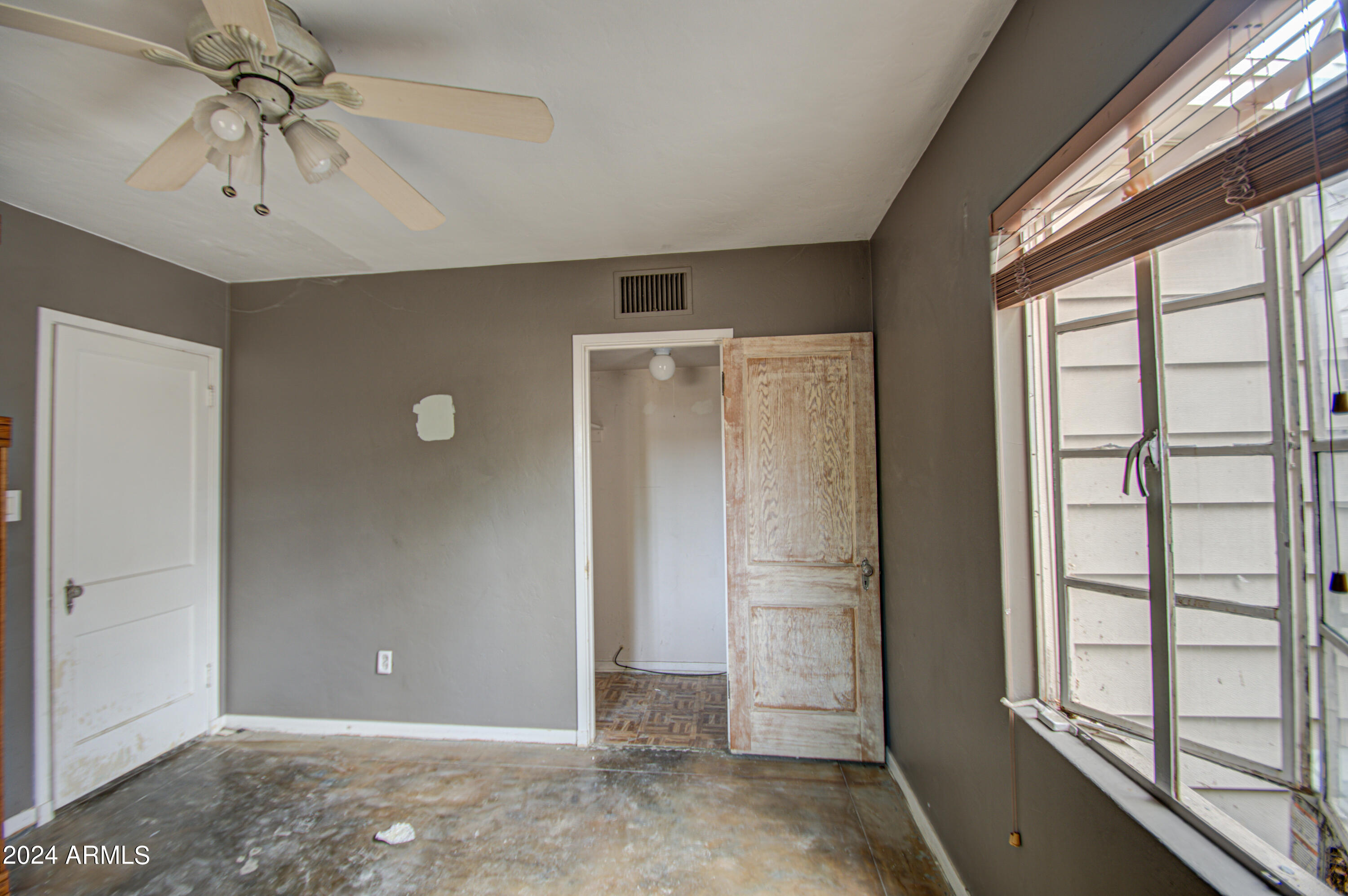 1114 W HEATHERBRAE Drive