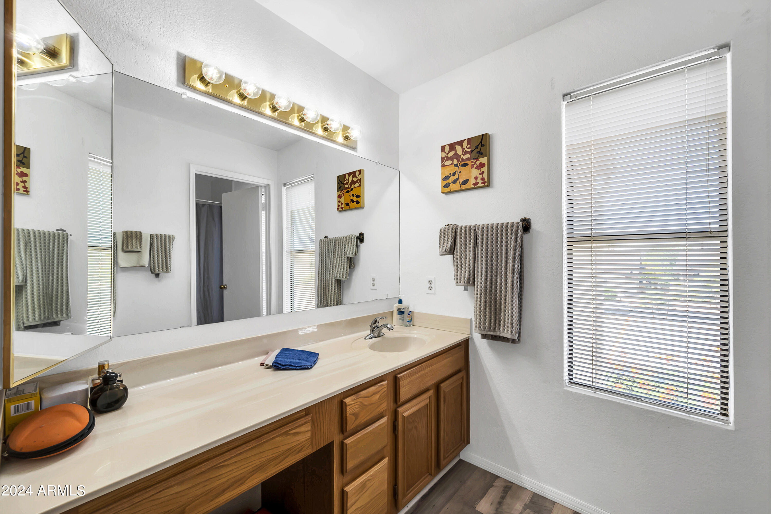 5518 E LINDSTROM Lane # 2022